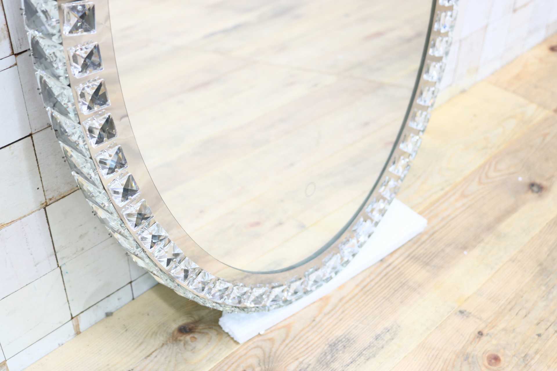 GMIK747C◯ウォールミラー 壁掛け鏡 壁掛けミラー 立て掛けミラー 鏡 照明付き 楕円形 クリスタル 店舗什器 インテリア 未使用