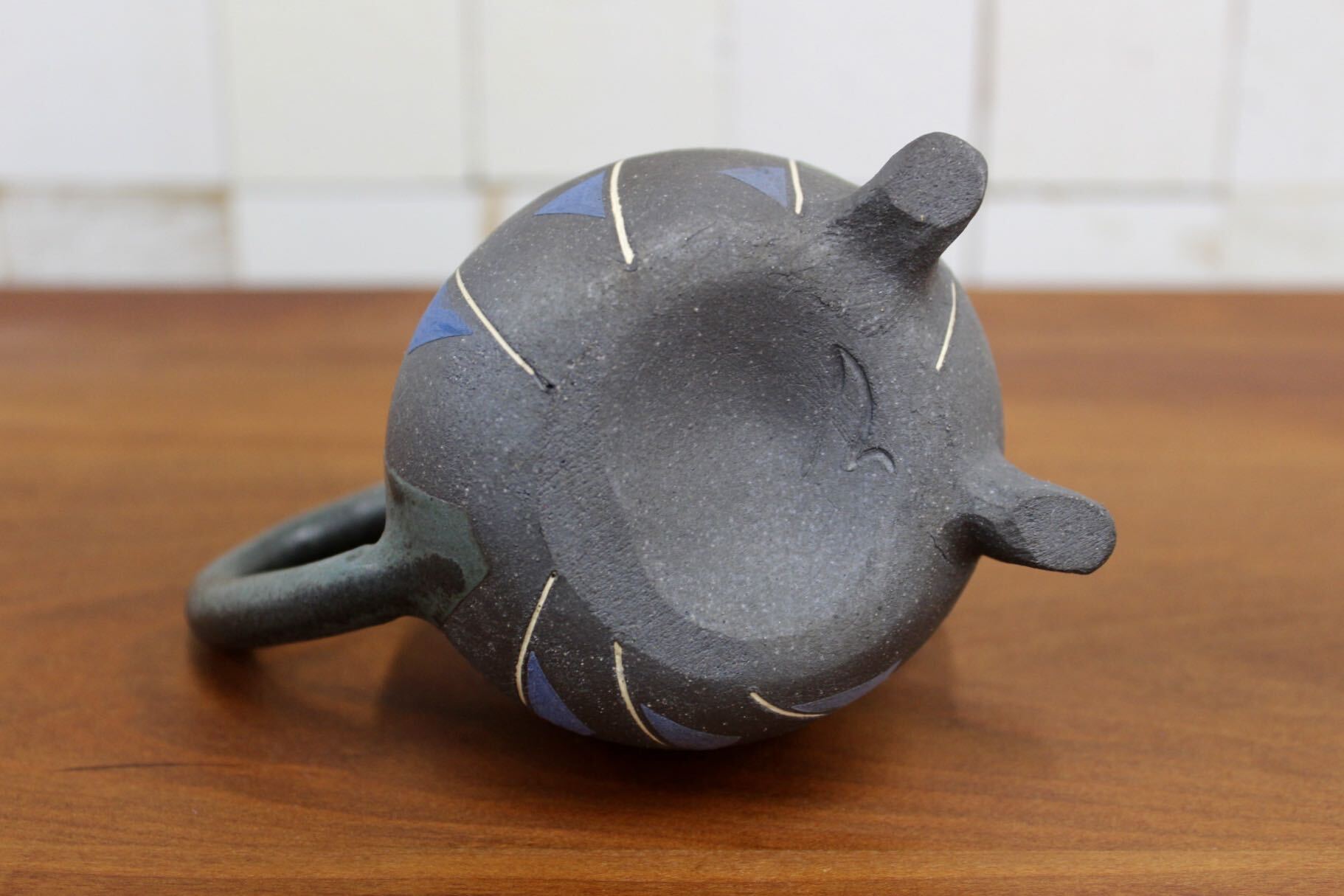 GMJO117B〇市野悟窯 市野哲次 丹波焼 彩色線象嵌 酒器 足付き 陶器 現代陶芸 作家物