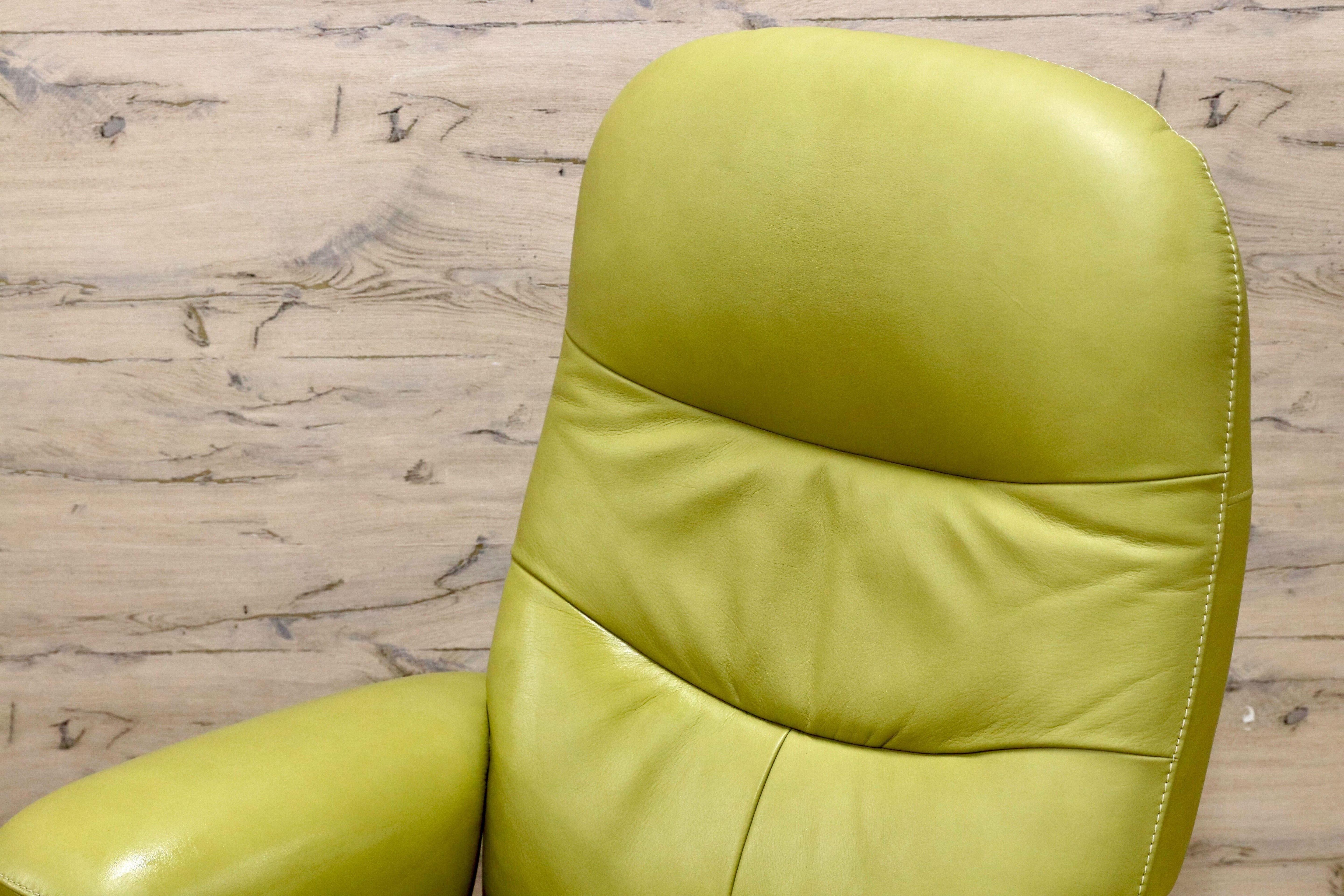 GMHK813A○karimoku / カリモク アールポジション リクライニングチェア 1人掛けソファ 本革 ライムグリーン ラウンジチェア 国産家具