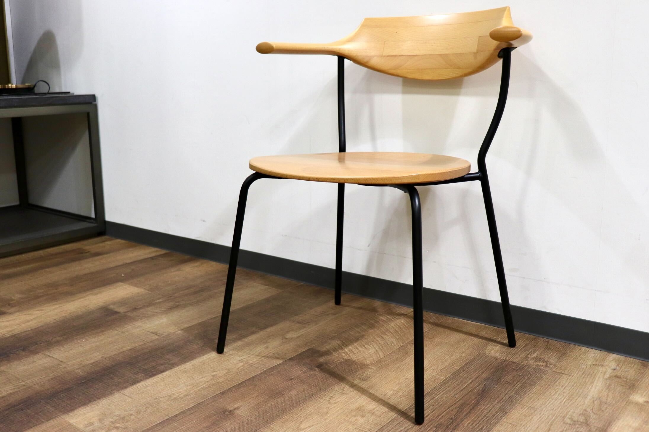 GMHO132D○アトリエ木馬 / ATELIER MOKUBA TRI chair トライチェア アームチェア 椅子 ビーチ無垢材 定価9.7万