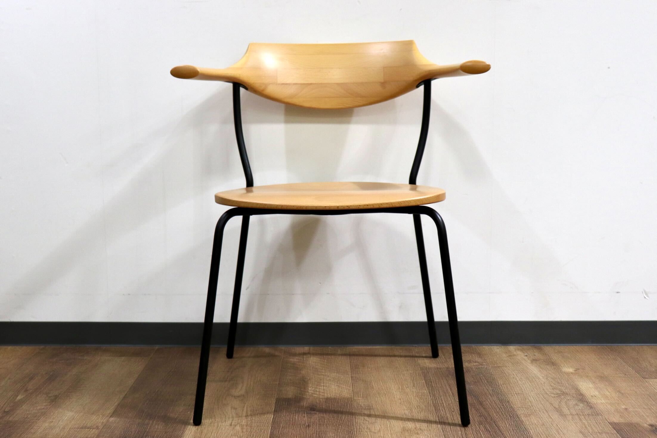 GMHO132D○アトリエ木馬 / ATELIER MOKUBA TRI chair トライチェア アームチェア 椅子 ビーチ無垢材 定価9.7万