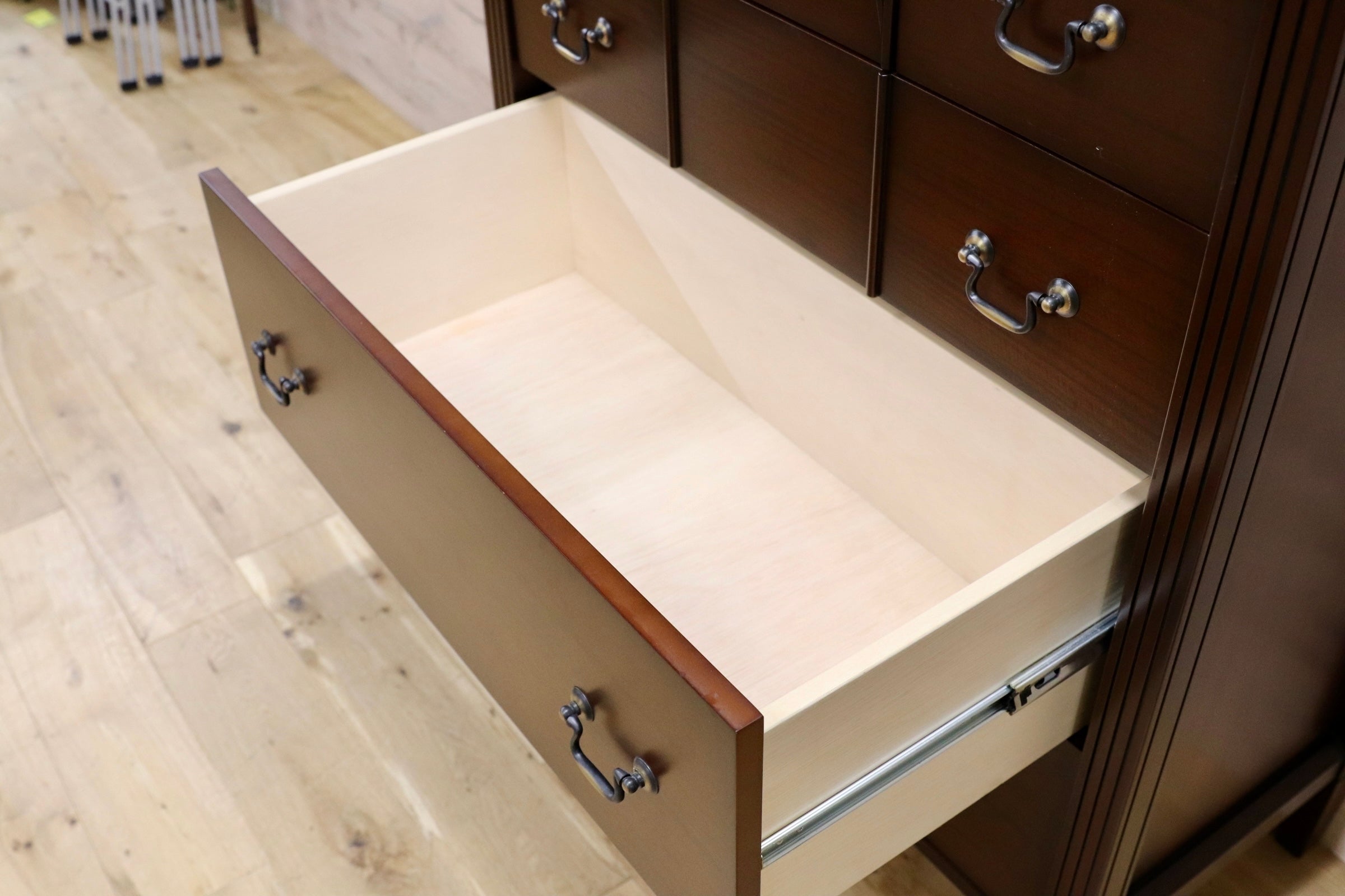 GMJK334A○WeDOStyle / ウィドゥ・スタイル 旧大塚家具製造販売 アールデコ調 ハイチェスト 天然木 アンティーク色 整理箪笥