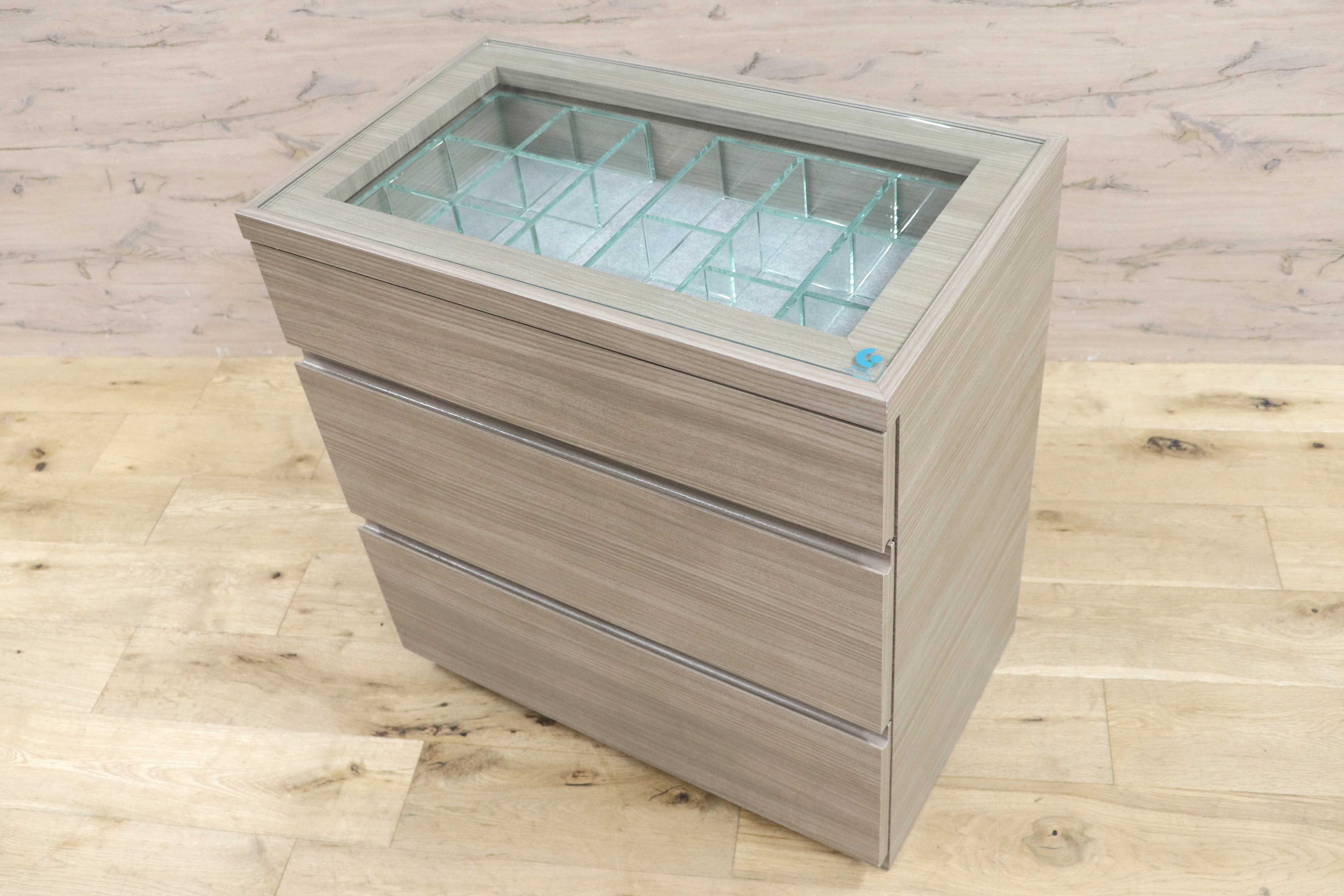 GMIH240○ガラスコレクションケース付き チェスト アクセサリーケース 収納 引き出し 収納タンス ベッドサイドチェスト 展示品