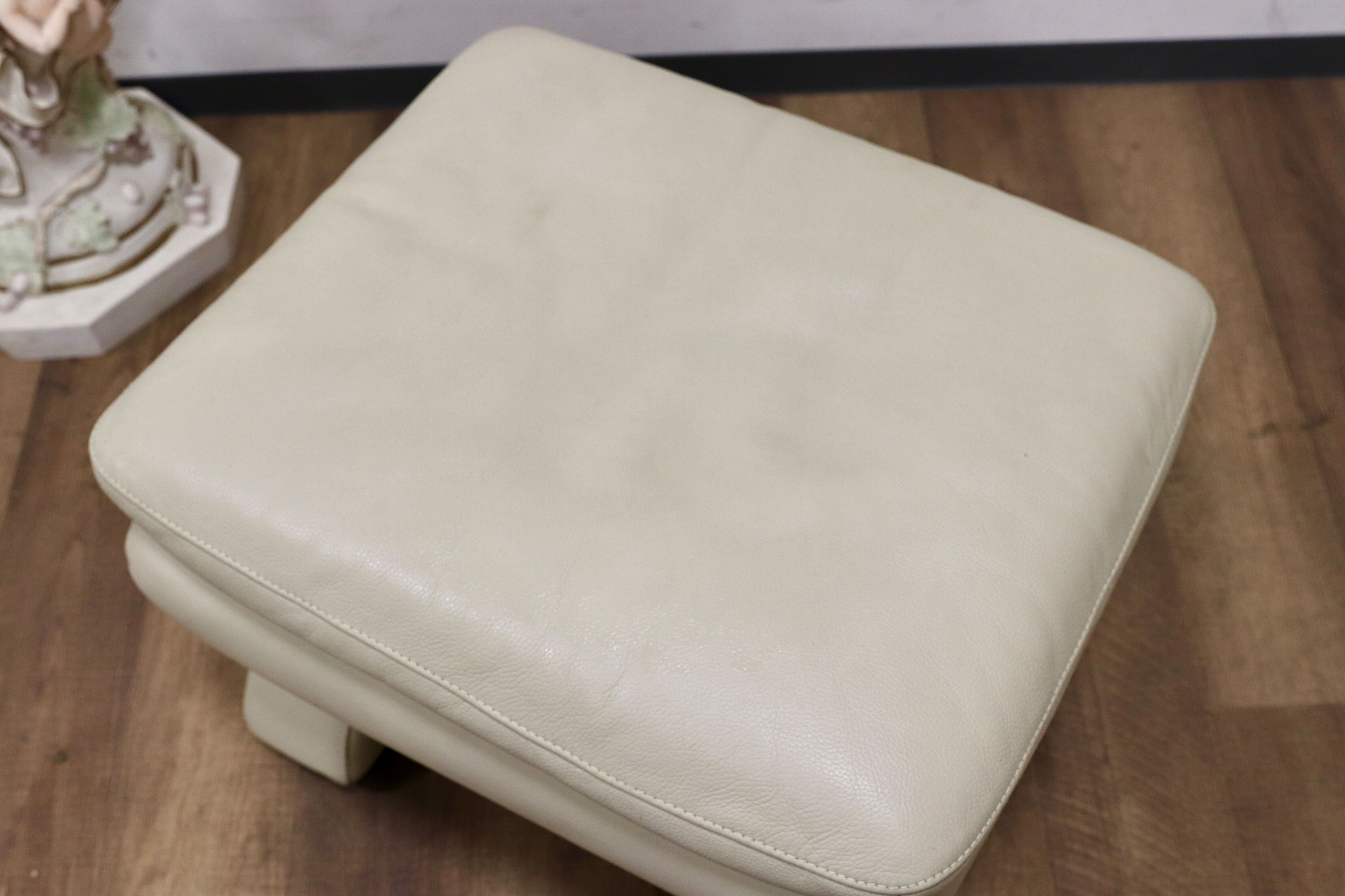 GMGS232○IDC大塚家具 L/S Comfort-03 オットマン フットスツール 総革 クリーム色 モダン スタイリッシュ 約6万