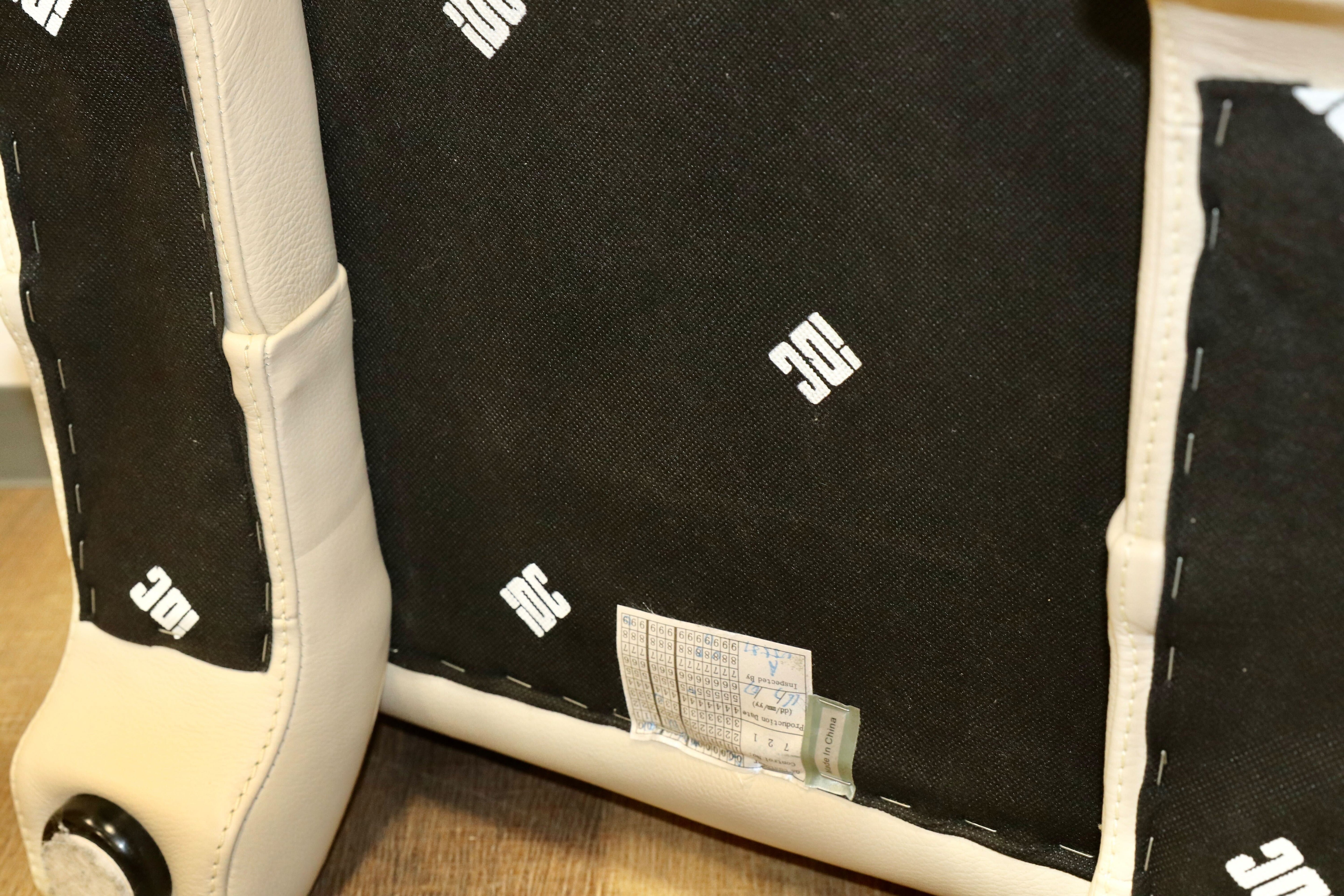 GMGS232○IDC大塚家具 L/S Comfort-03 オットマン フットスツール 総革 クリーム色 モダン スタイリッシュ 約6万