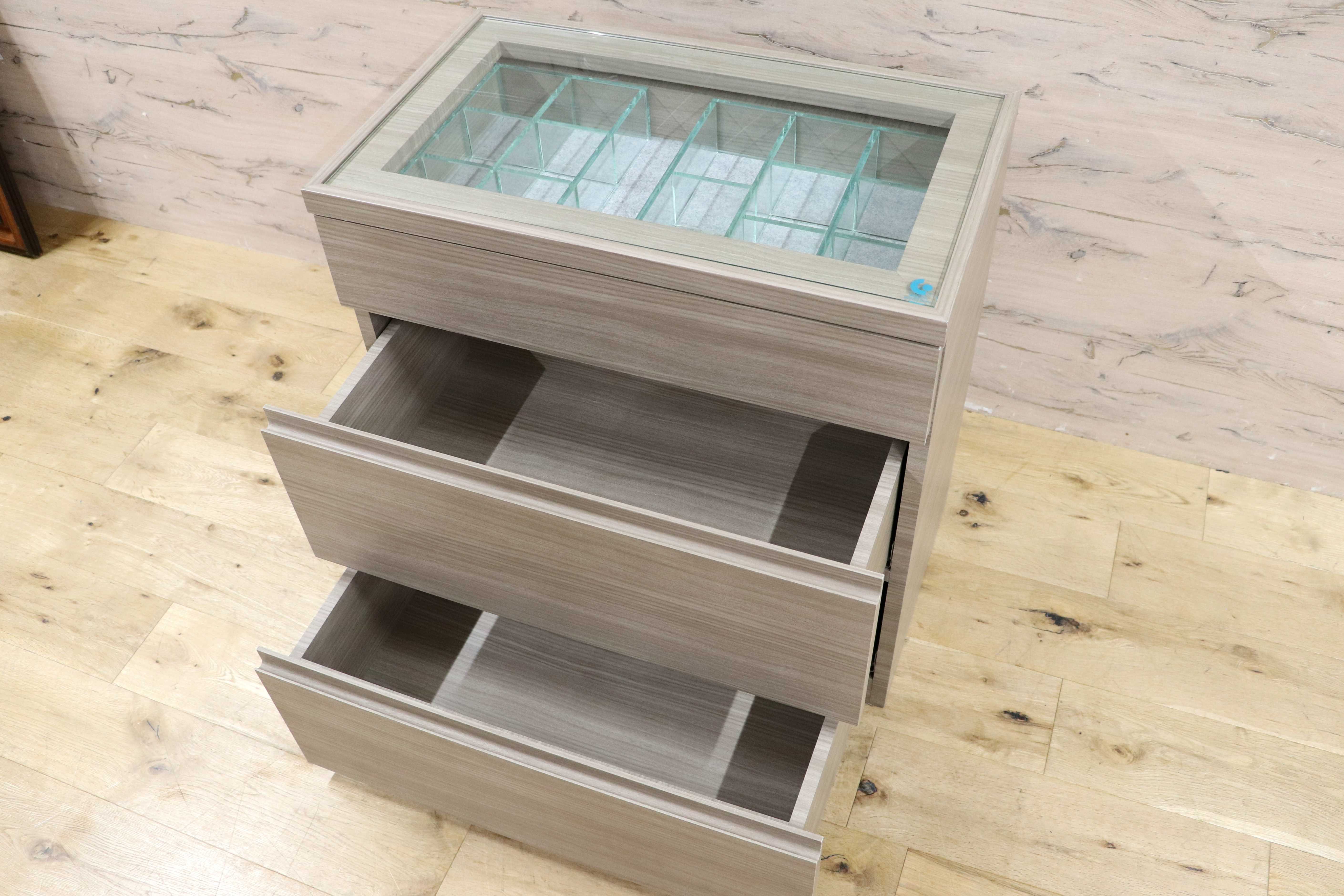 GMIH240○ガラスコレクションケース付き チェスト アクセサリーケース 収納 引き出し 収納タンス ベッドサイドチェスト 展示品