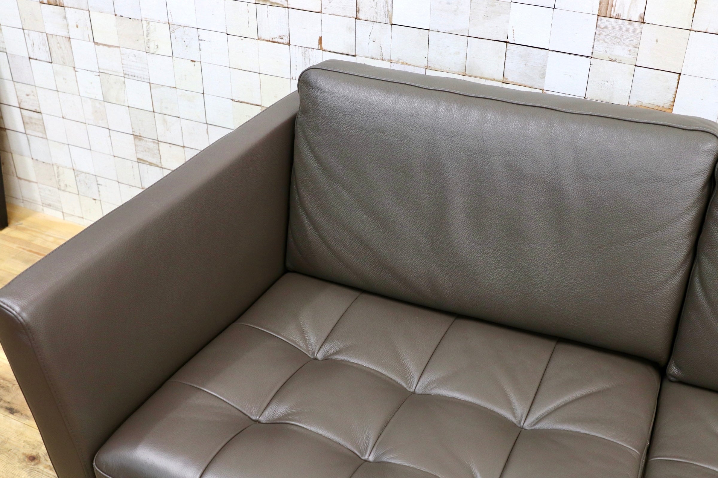 GMJK292B○BoConcept / ボーコンセプト Osaka 2人掛けソファ 本革 トープ Nordic Grain レザー アンダース・ノルガード 北欧 定価約44万