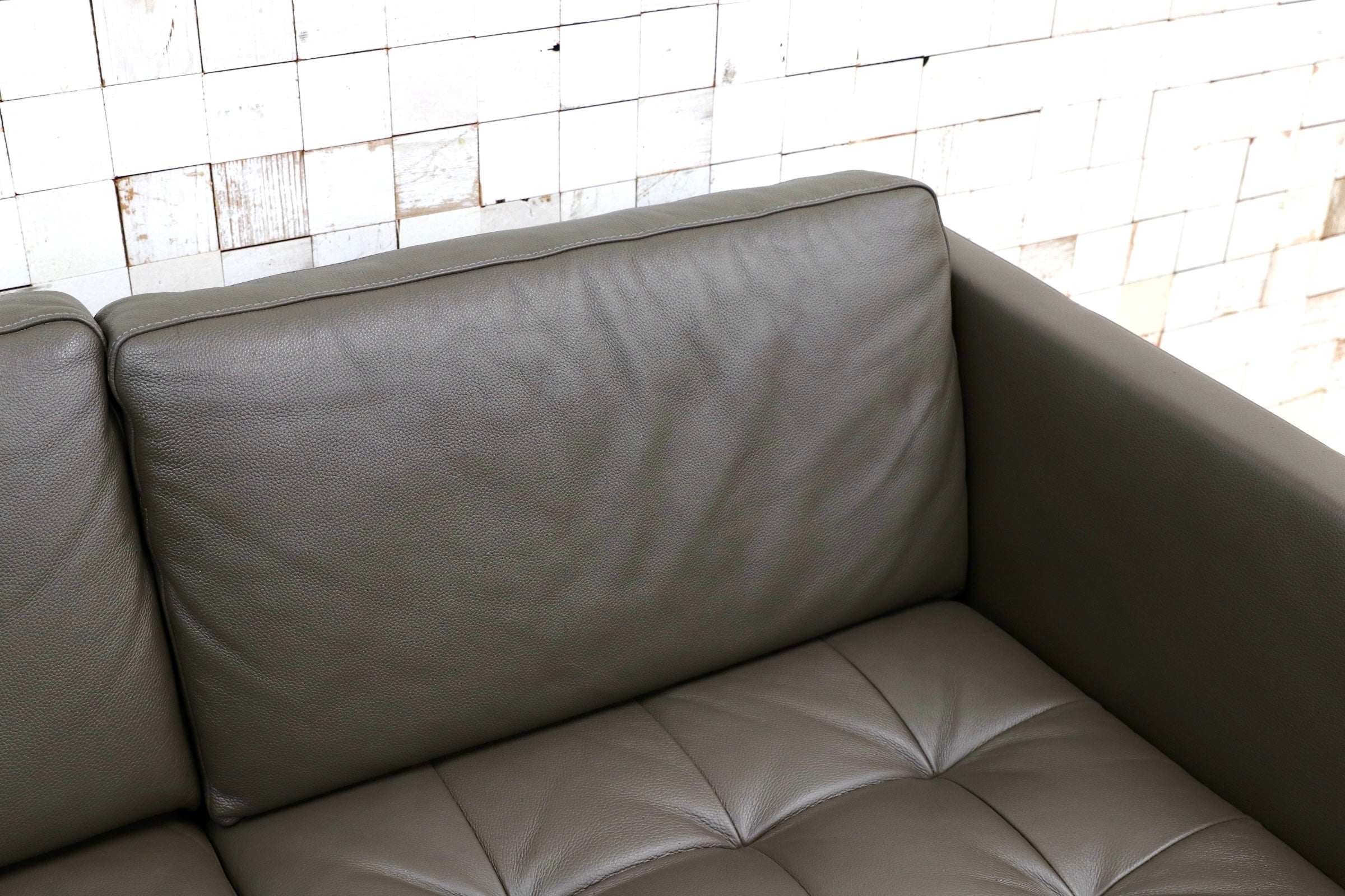 GMJK292B○BoConcept / ボーコンセプト Osaka 2人掛けソファ 本革 トープ Nordic Grain レザー アンダース・ノルガード 北欧 定価約44万