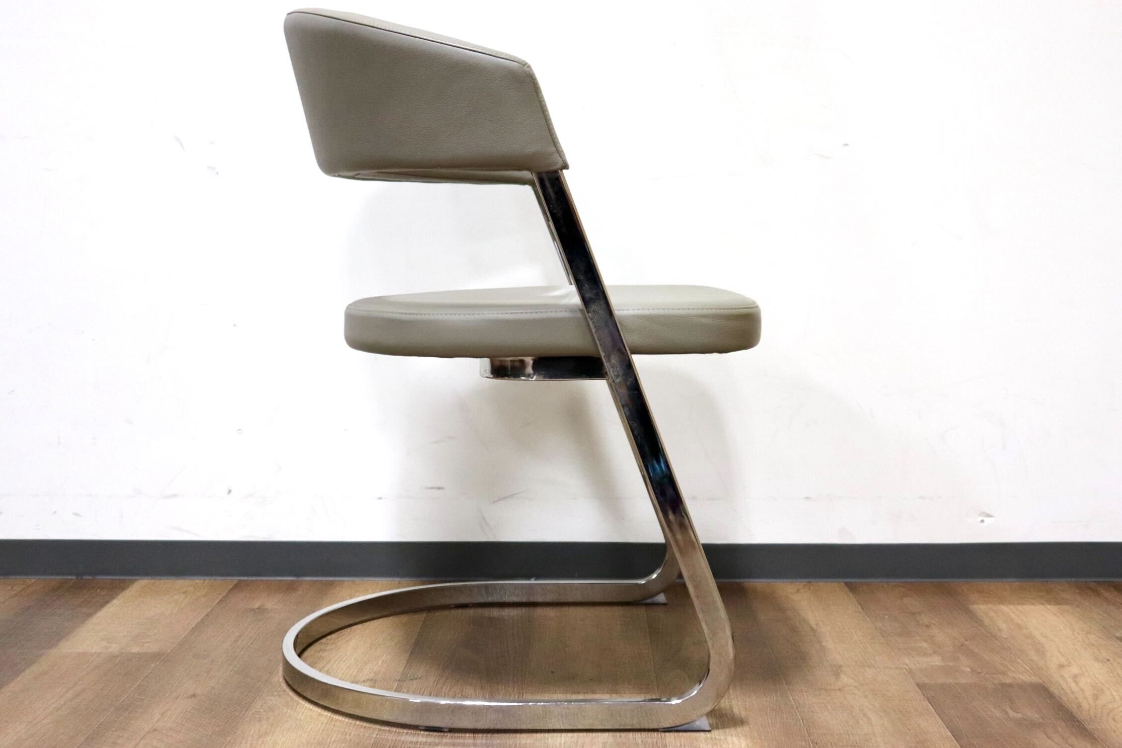 GMHK205C○Calligaris / カリガリス BAY ベイ ダイニングチェア 食卓椅子 サロンチェア 什器 本革 グレー イタリアモダン 定価約6万