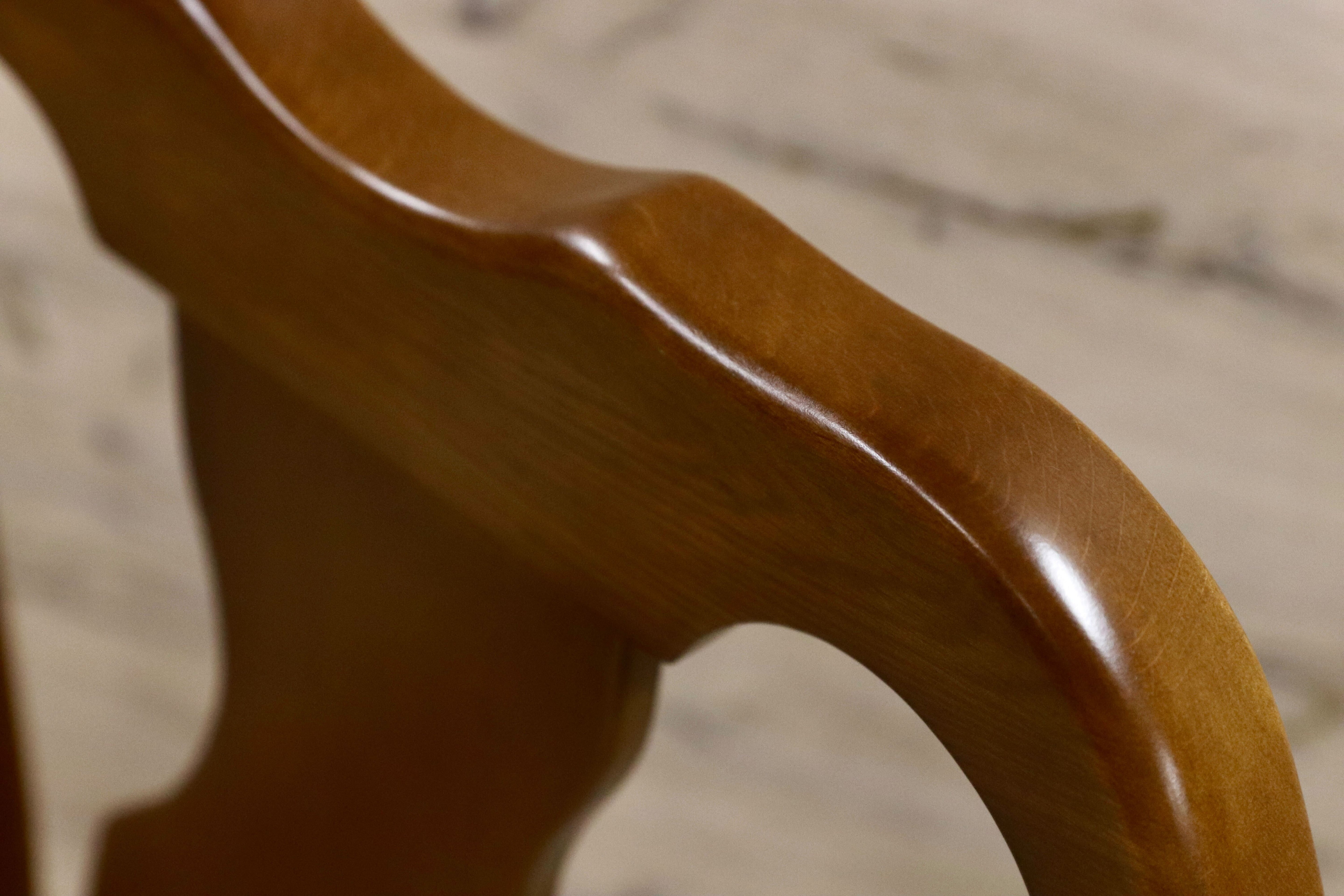 GMHO21○IDC大塚家具 クイーンズシリーズ ダイニングチェア アームチェア 椅子 2脚セット オーク無垢材 ファブリック クラシック 約14.3万