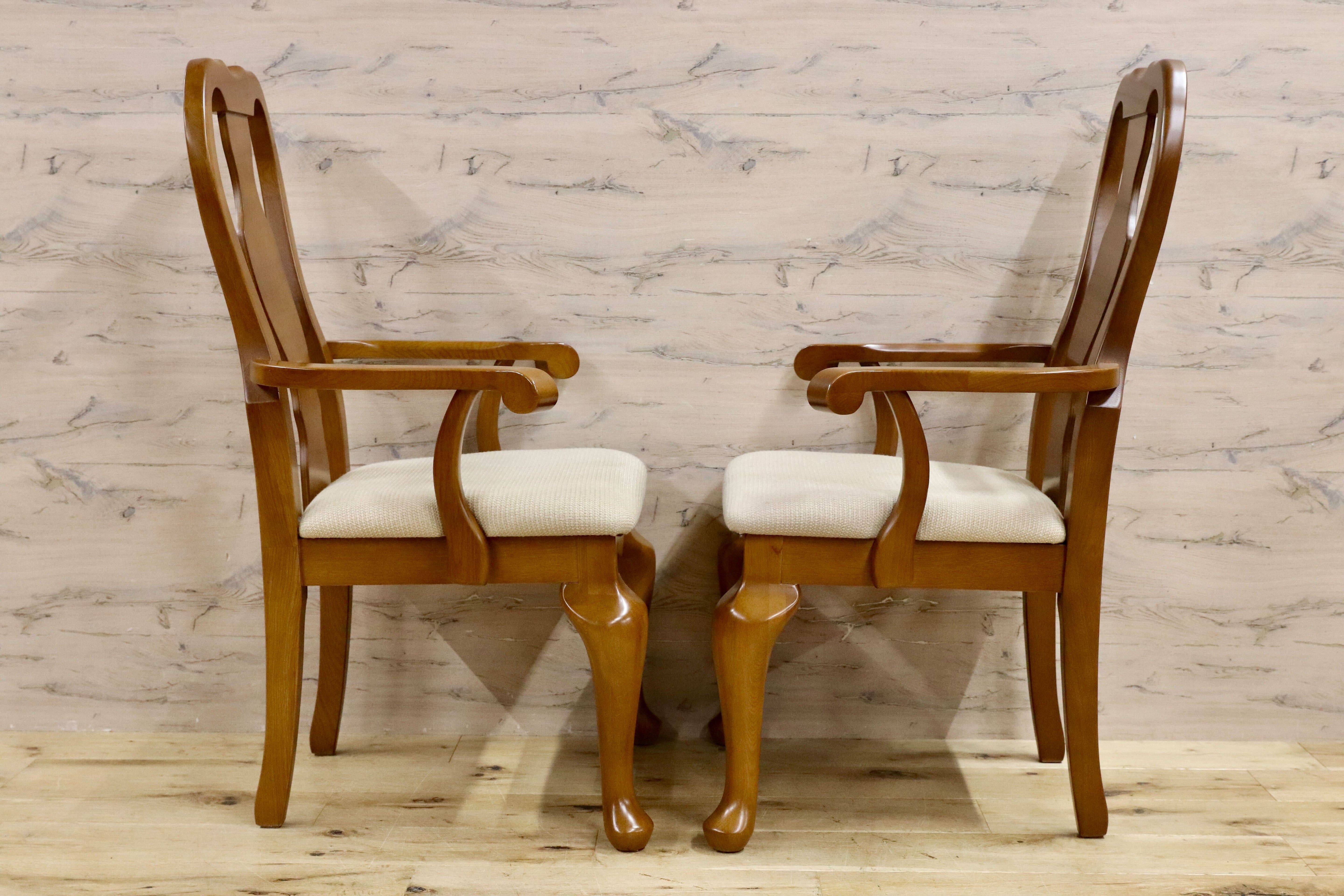 GMHO21○IDC大塚家具 クイーンズシリーズ ダイニングチェア アームチェア 椅子 2脚セット オーク無垢材 ファブリック クラシック 約14.3万