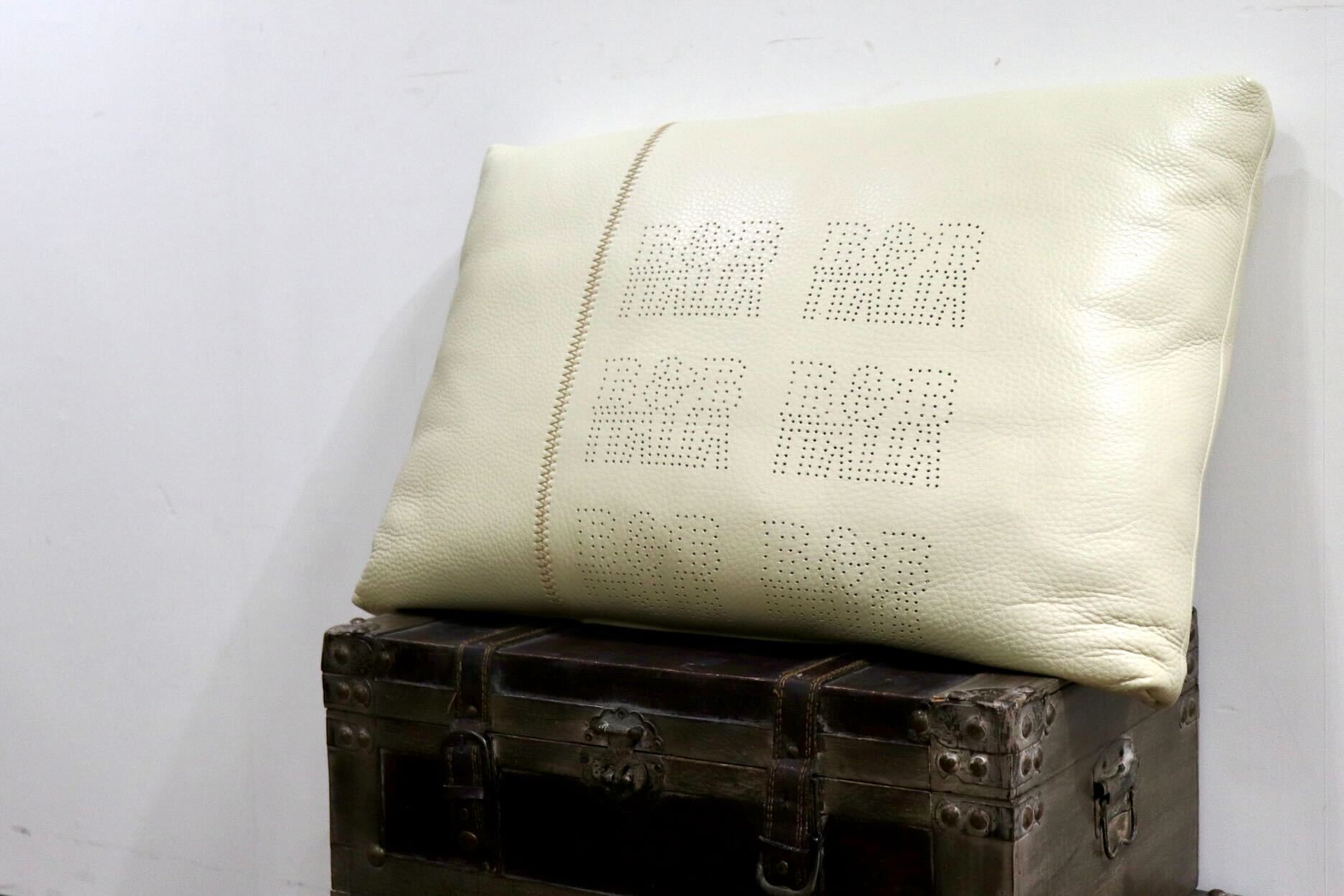 GMHO128○B&B ITALIA クッション 本革 レザー アイボリー イタリアモダン ヴィンテージ イタリア製 最高級