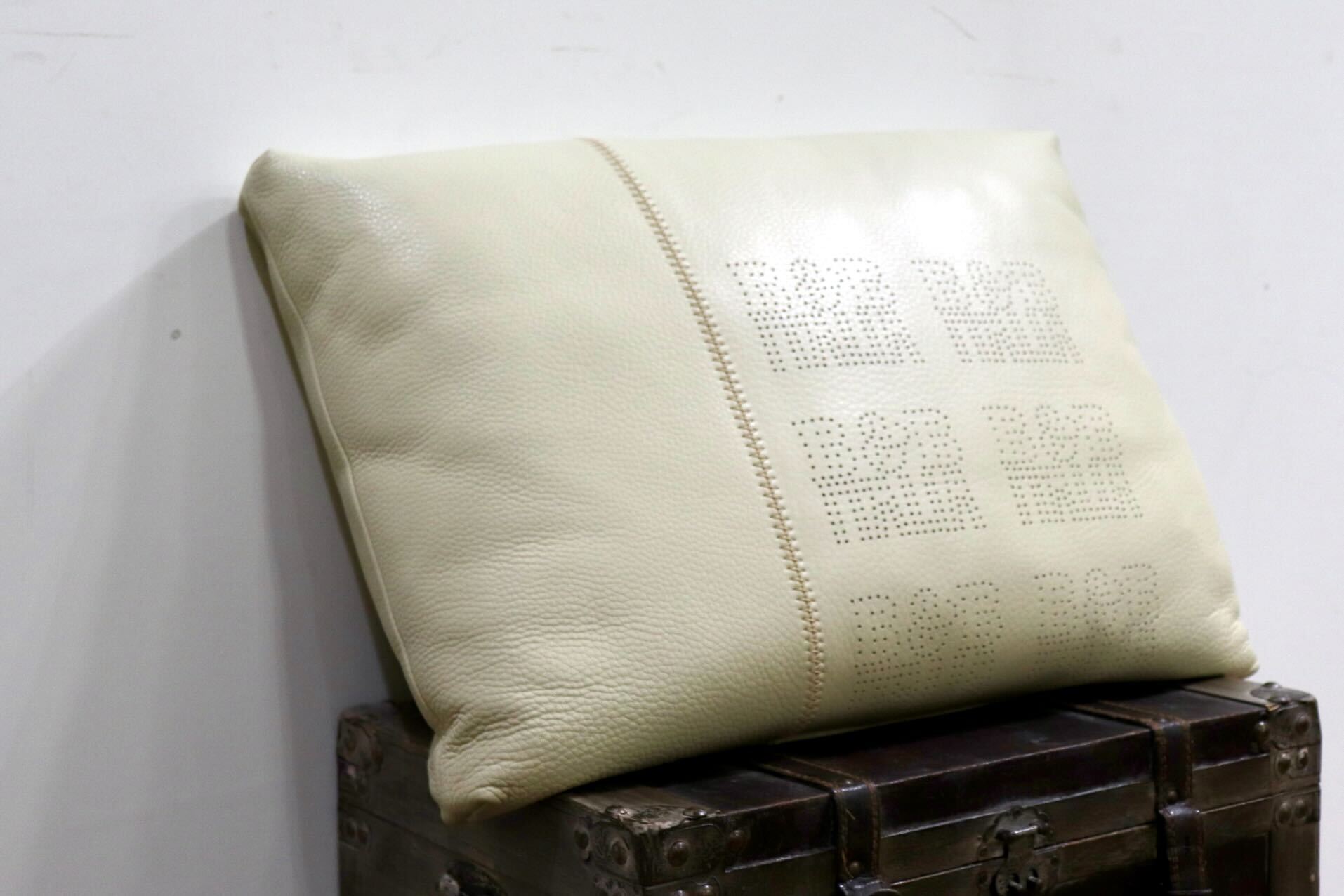 GMHO128○B&B ITALIA クッション 本革 レザー アイボリー イタリアモダン ヴィンテージ イタリア製 最高級