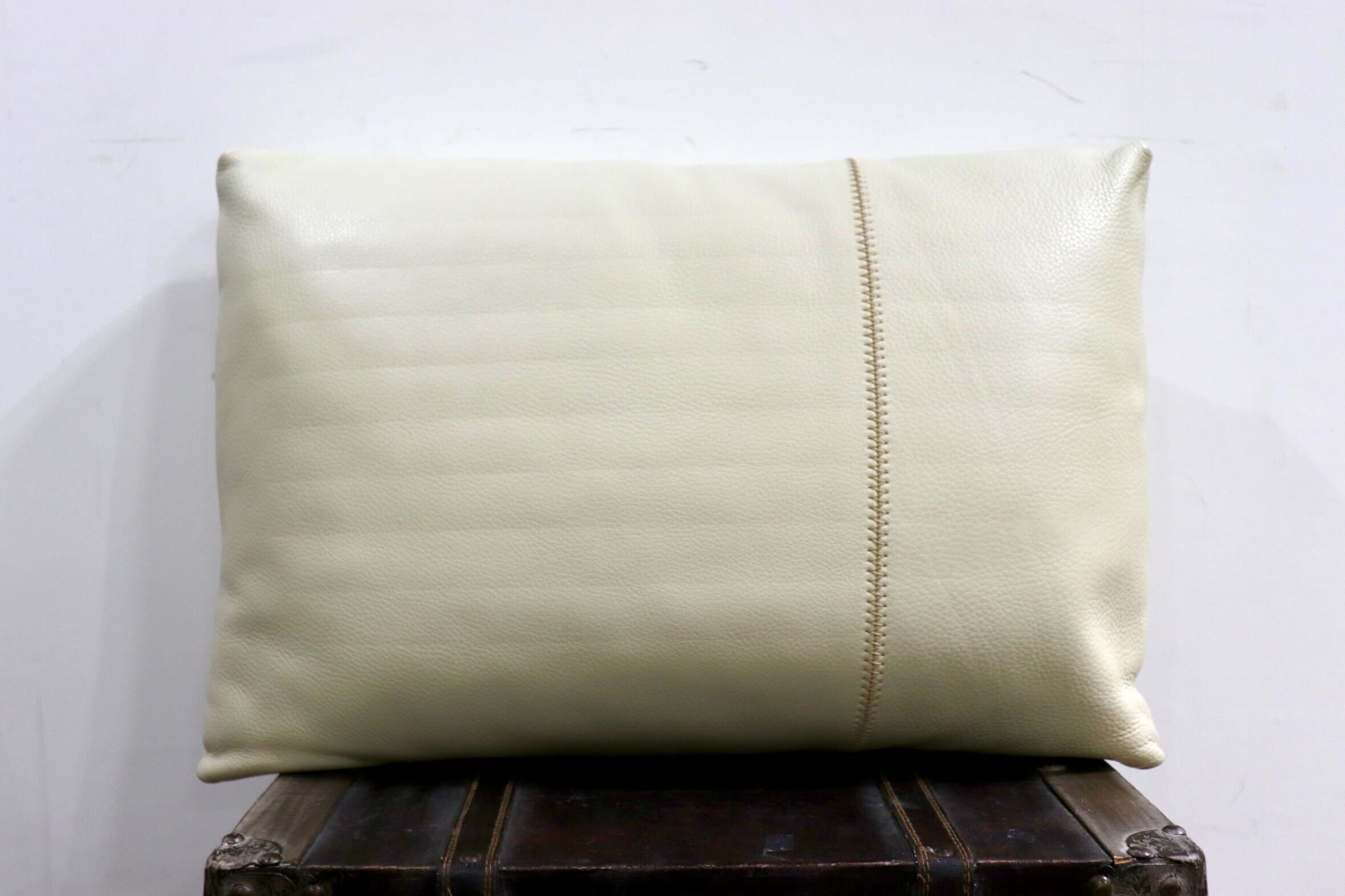 GMHO128○B&B ITALIA クッション 本革 レザー アイボリー イタリアモダン ヴィンテージ イタリア製 最高級