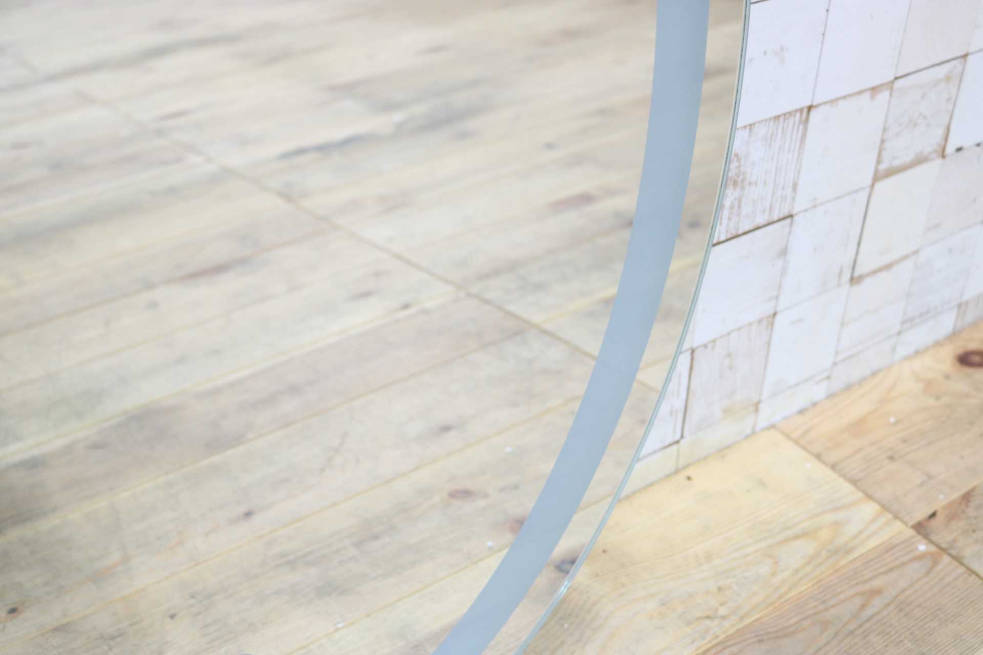 GMIK747K◯ウォールミラー 壁掛け鏡 壁掛けミラー 立て掛けミラー オーバルミラー 楕円形 照明付き フレームレス 店舗什器 モダン 未使用