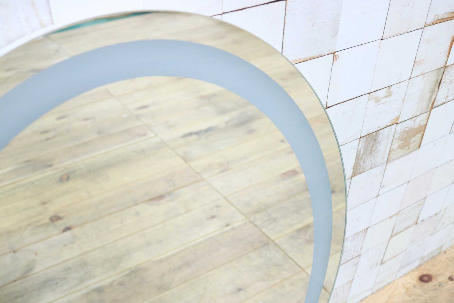 GMIK747K◯ウォールミラー 壁掛け鏡 壁掛けミラー 立て掛けミラー オーバルミラー 楕円形 照明付き フレームレス 店舗什器 モダン 未使用