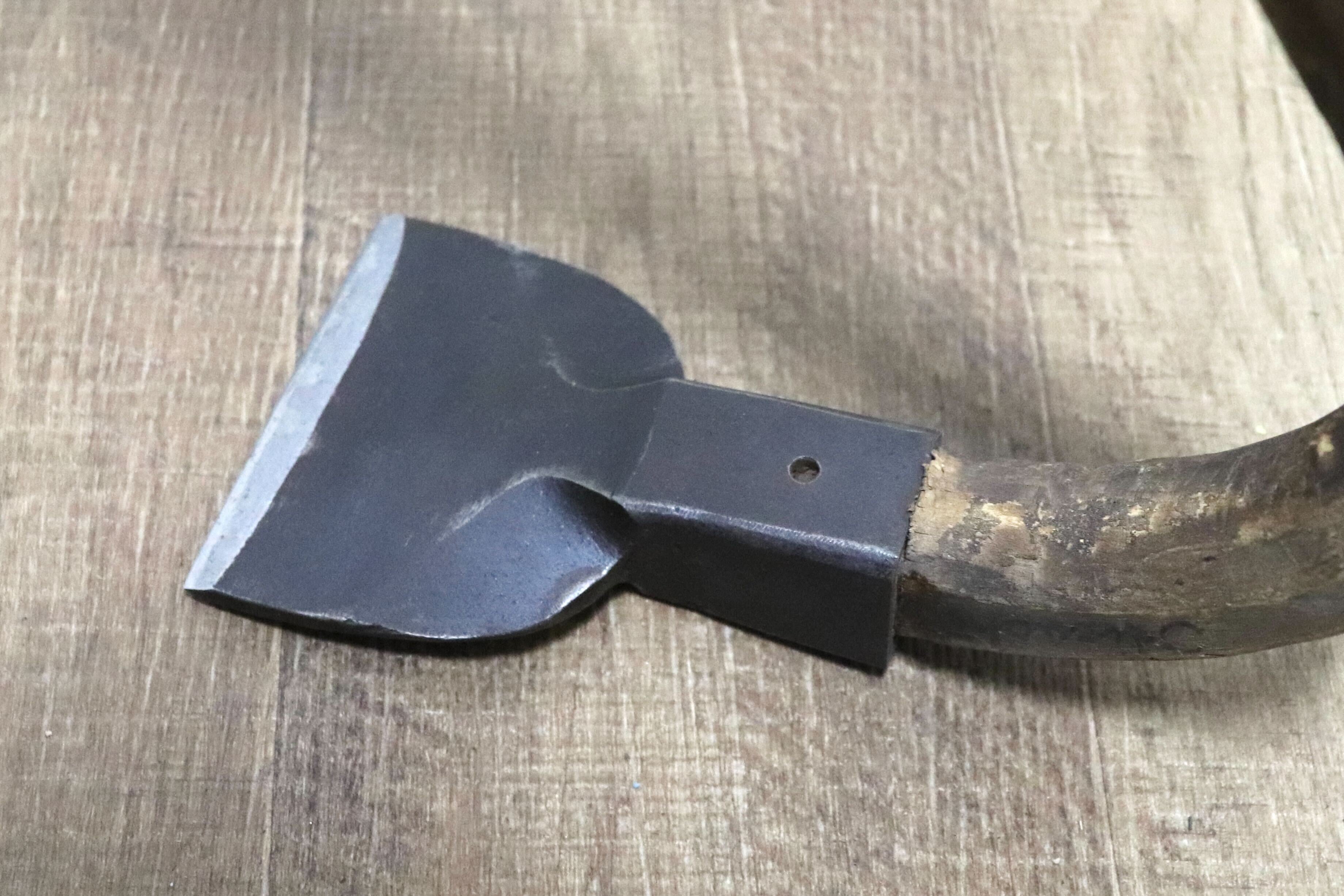 GMHH129D○大工道具 釿 ちょうな ちょんな 皮剥き 斧 手斧 はつり 伝統工法 宮大工 古民具 林業 山師 アンティーク レトロ 古道具