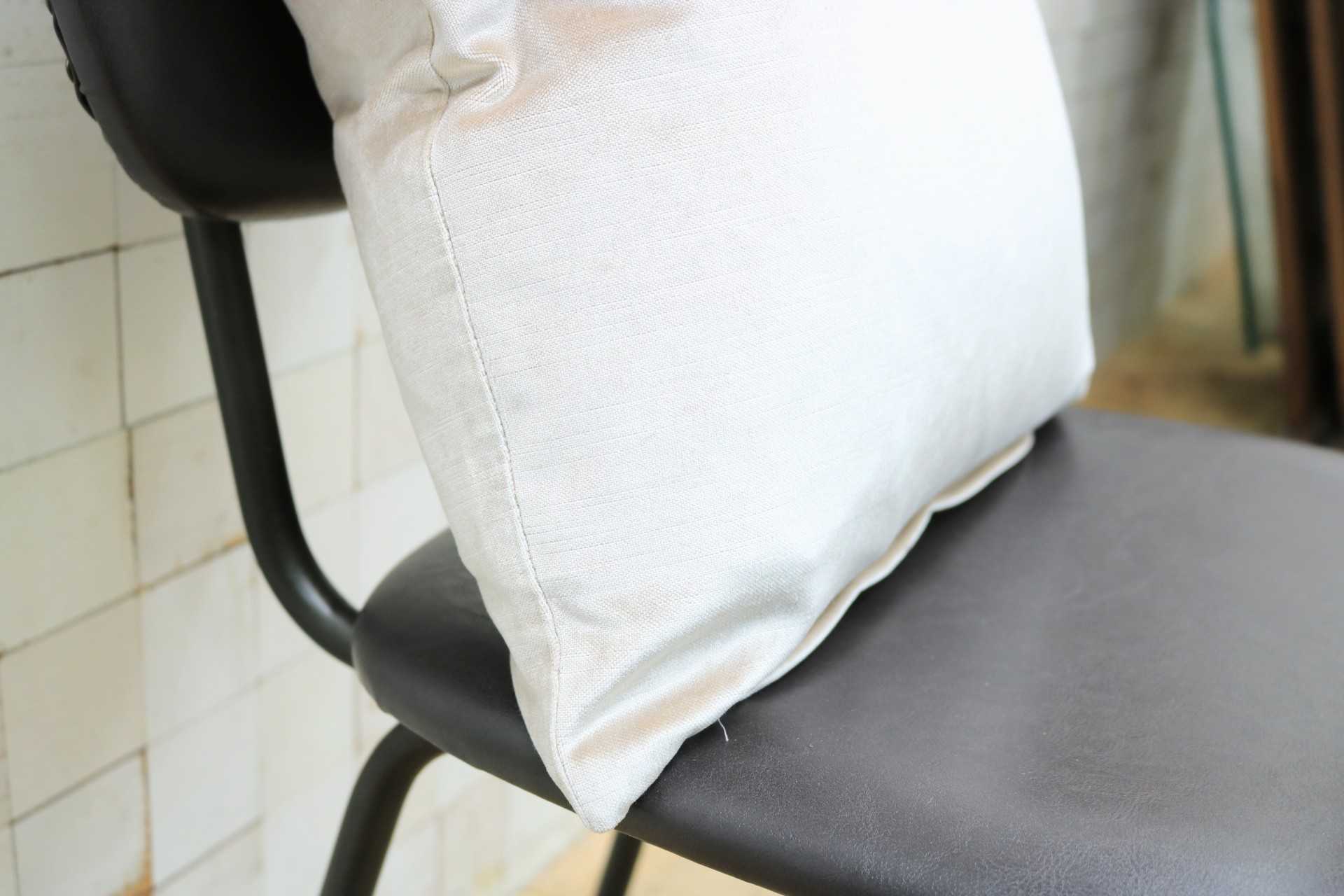 GMHS364A◯Christian Fischbacher / クリスチャンフィッシュバッハ FISBA フィスバ クッション ファブリック 最高級 展示品