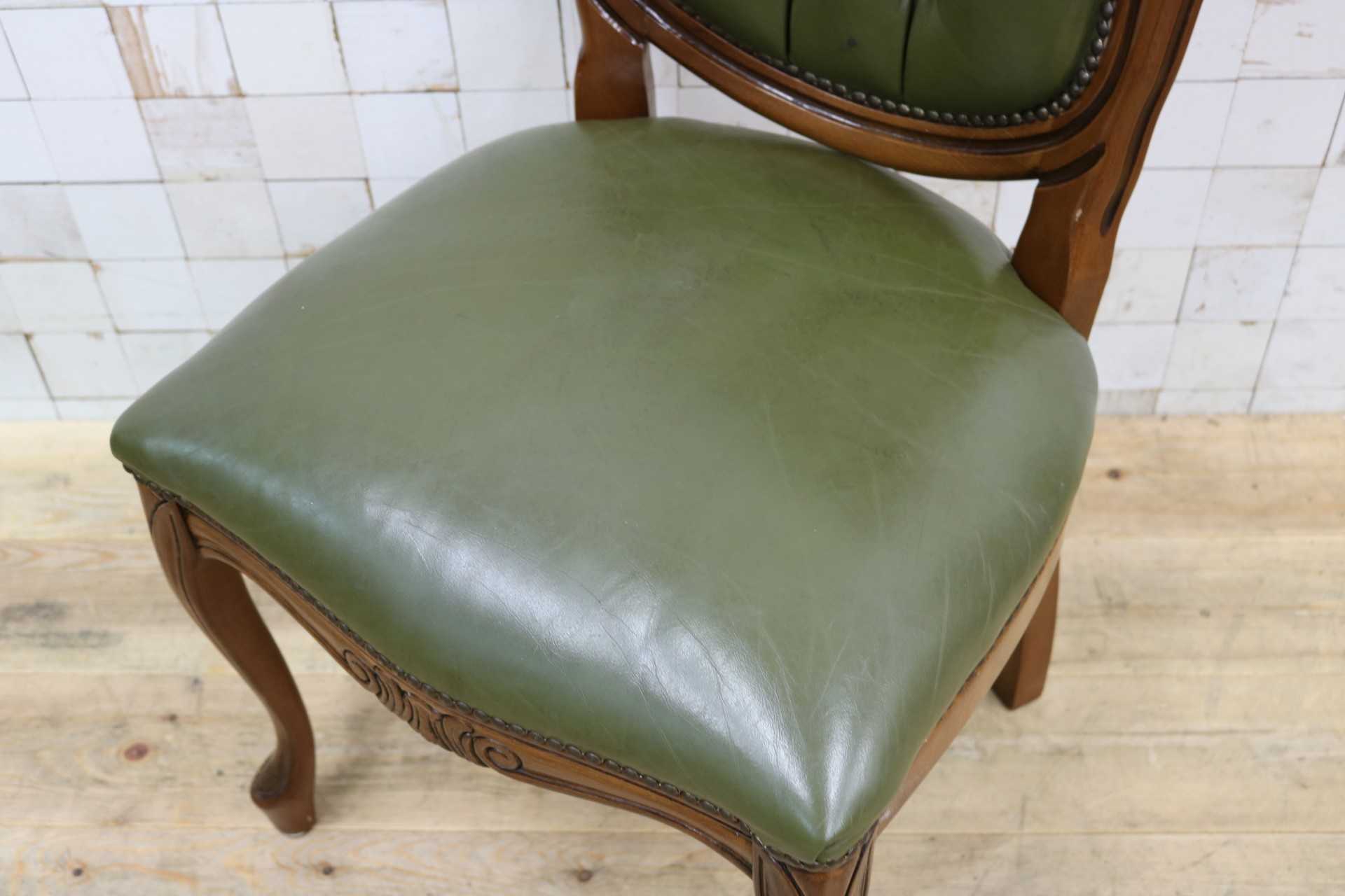 GMIK882A○イタリア ダイニングチェア 食卓椅子 アームレスチェア レザー 鋲打ち 彫刻 猫脚 アンティーク エレガント ヨーロピアン ロココ