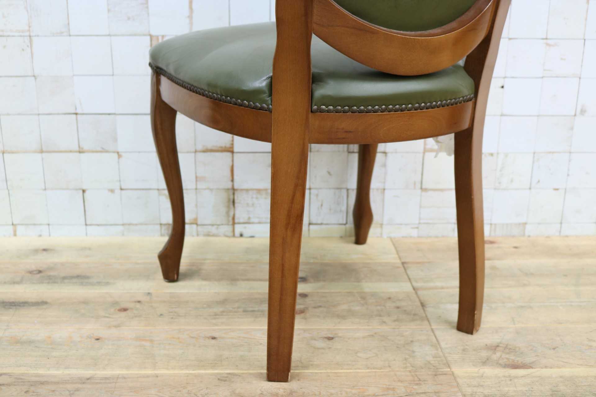 GMIK882A○イタリア ダイニングチェア 食卓椅子 アームレスチェア レザー 鋲打ち 彫刻 猫脚 アンティーク エレガント ヨーロピアン ロココ