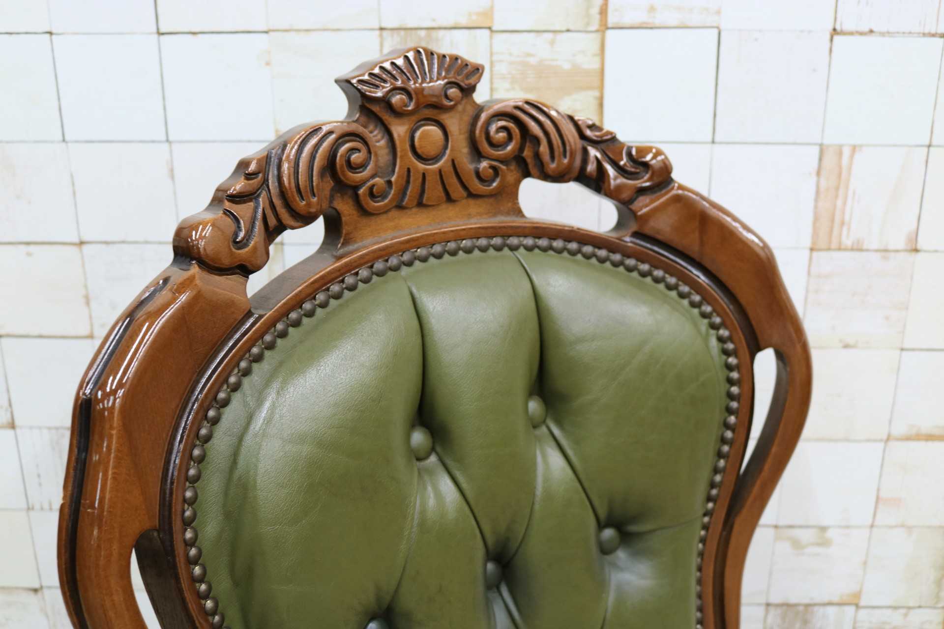 GMIK882A○イタリア ダイニングチェア 食卓椅子 アームレスチェア レザー 鋲打ち 彫刻 猫脚 アンティーク エレガント ヨーロピアン ロココ