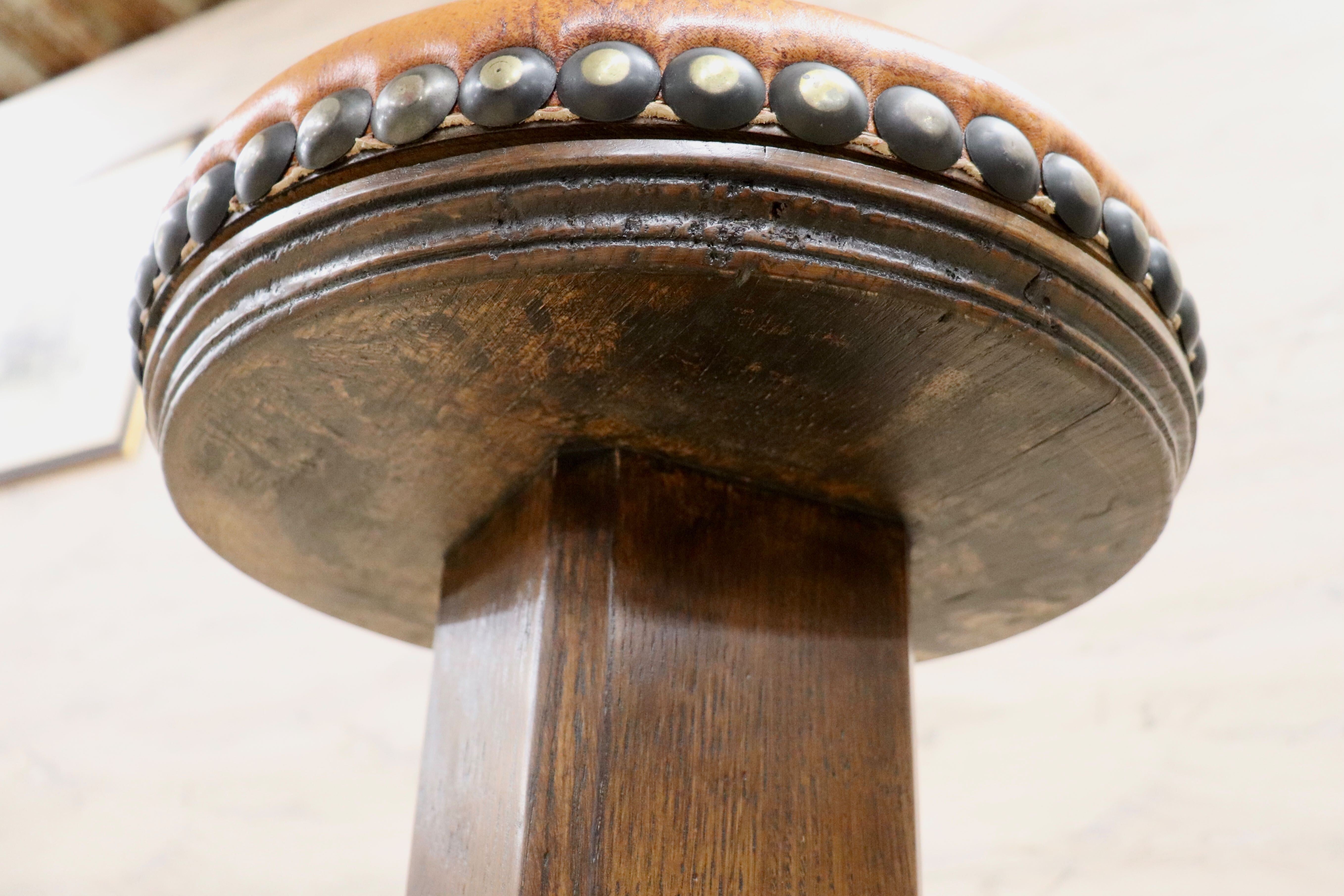 GMIK7A○スペイン製 カスティリアンスタイル バースツール ハイチェア カウンター 回転式 椅子 オーク 本革 アンティーク ヴィンテージ