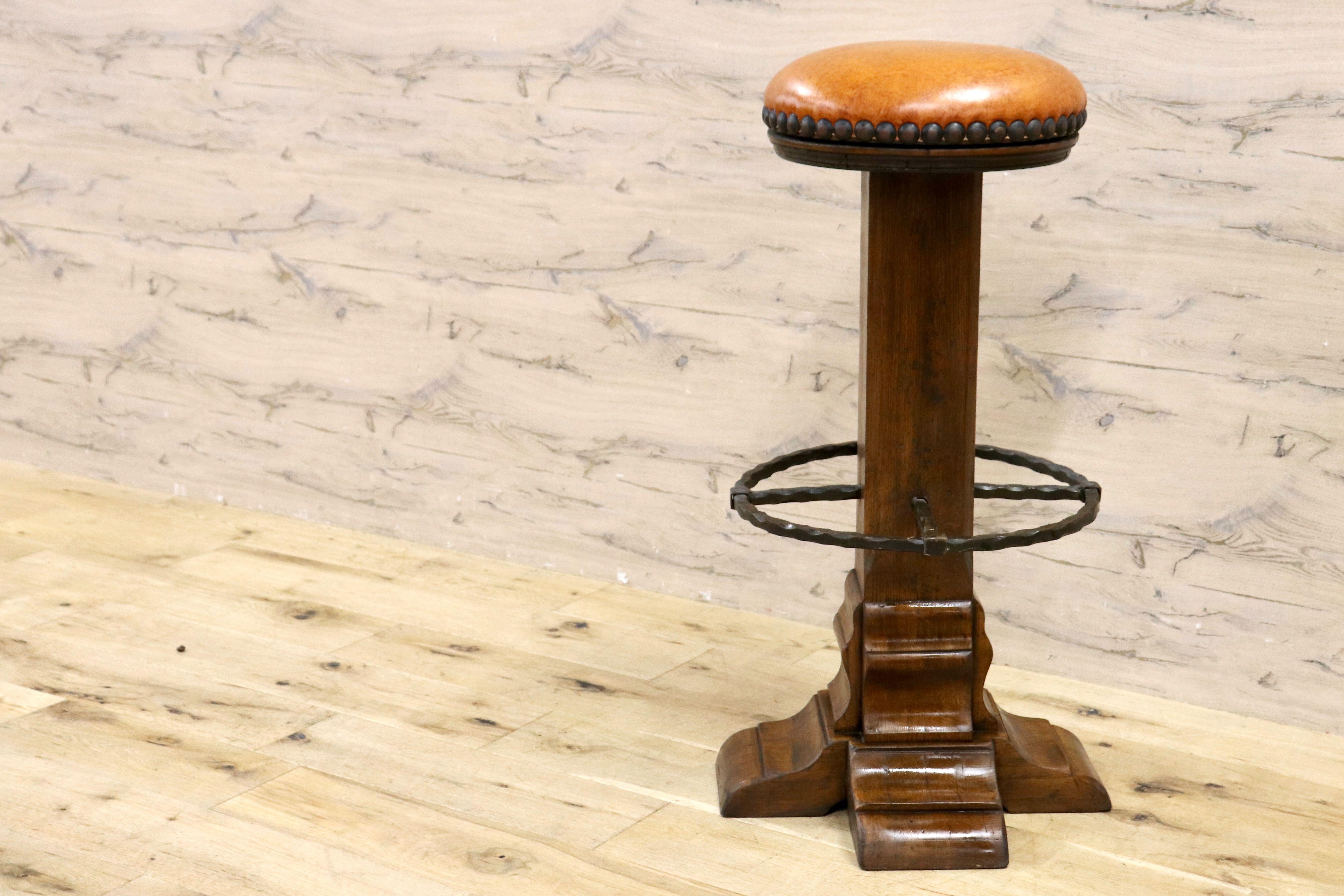 GMIK7B○スペイン製 カスティリアンスタイル バースツール ハイチェア カウンター 回転式 椅子 オーク 本革 アンティーク ヴィンテージ