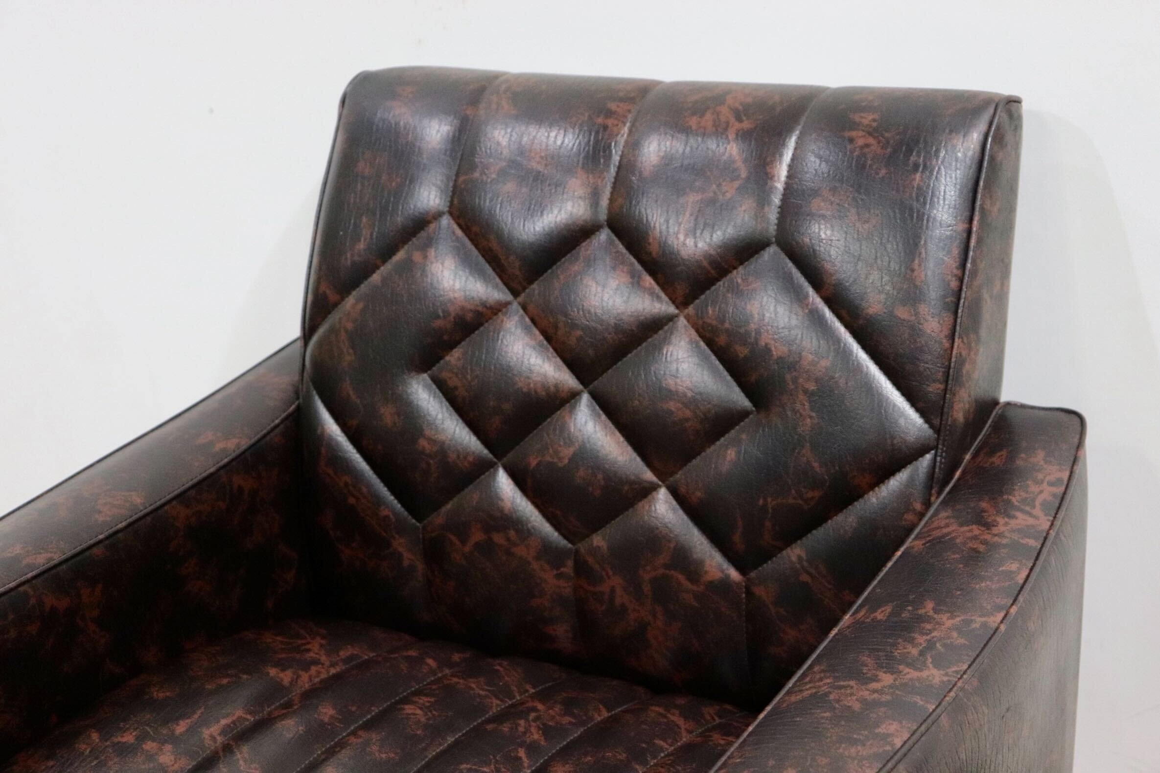 GMHN251B○karimoku / カリモク 1人掛けソファ シングルソファ ロビーチェア 椅子 合皮 ブラウン マーブル 応接 レトロ ヴィンテージ