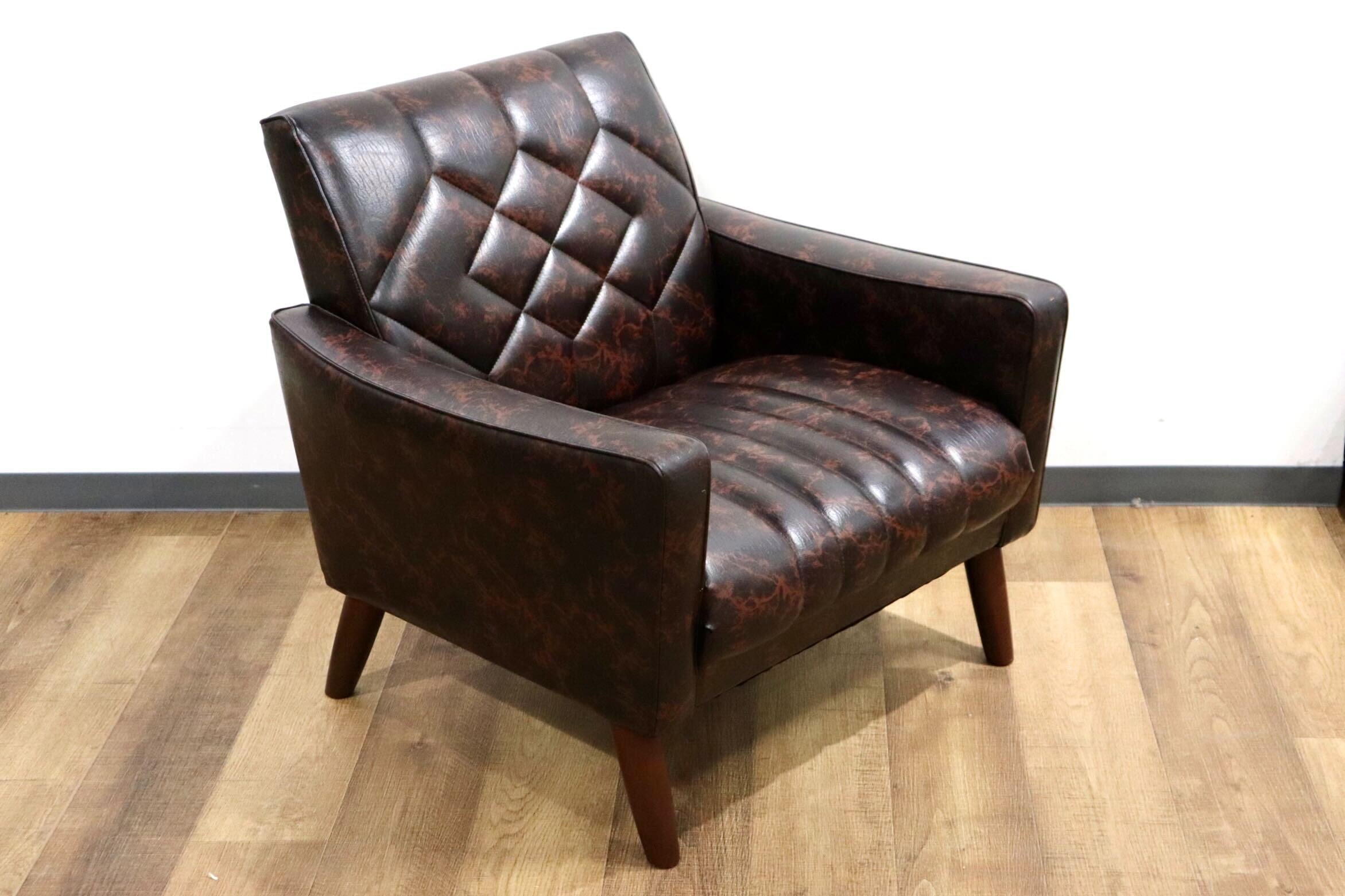 GMHN251B○karimoku / カリモク 1人掛けソファ シングルソファ ロビーチェア 椅子 合皮 ブラウン マーブル 応接 レトロ ヴィンテージ