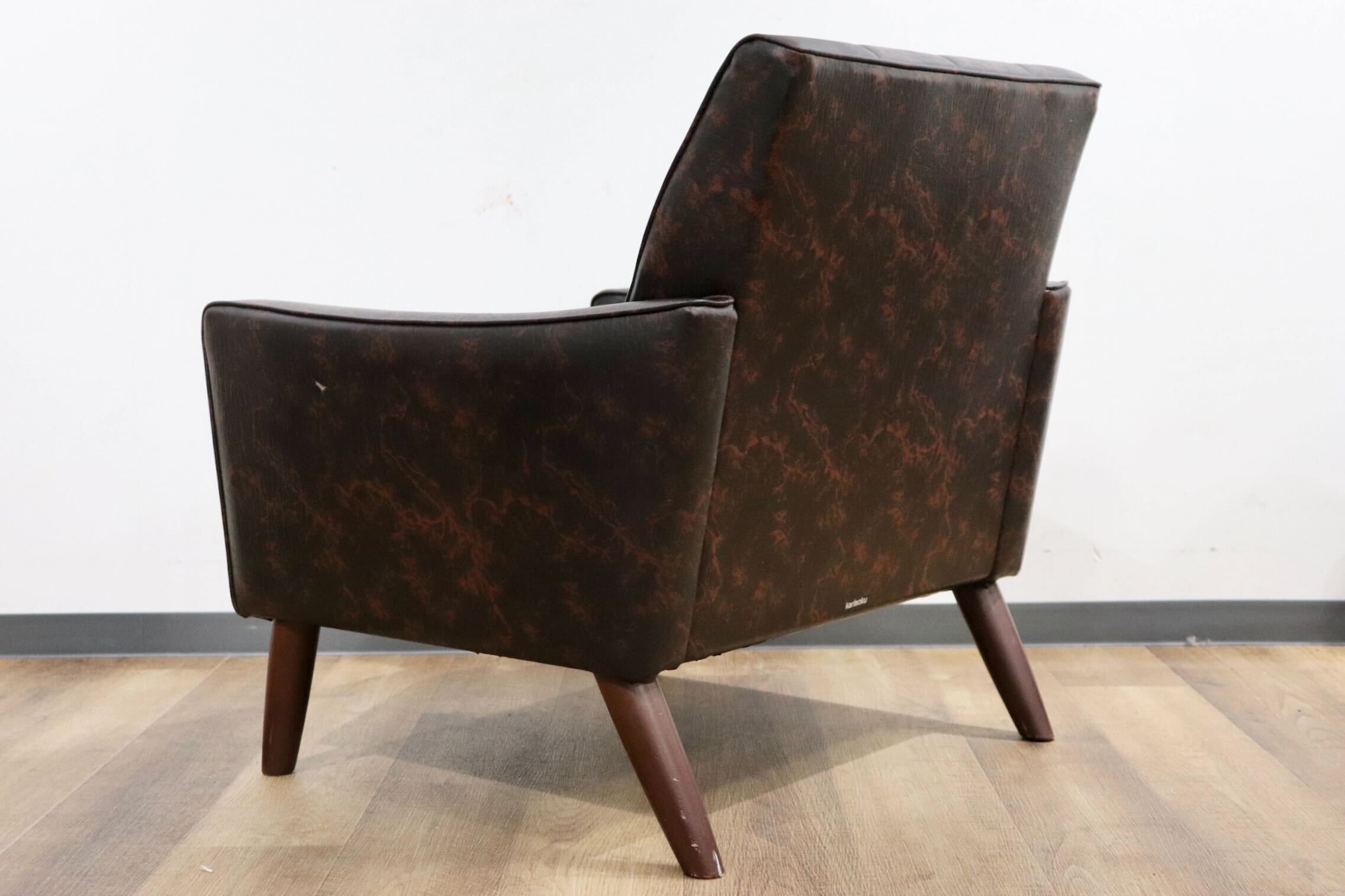 GMHN251B○karimoku / カリモク 1人掛けソファ シングルソファ ロビーチェア 椅子 合皮 ブラウン マーブル 応接 レトロ ヴィンテージ