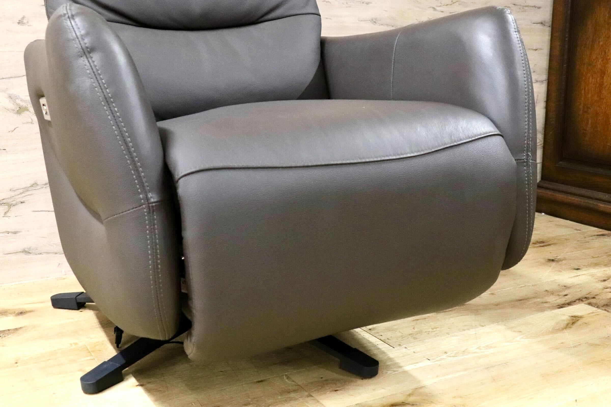 GMIS165A○NITORI / ニトリ 電動 リクライニングチェア パーソナルチェア リクライニングソファ 本革 定価約10万