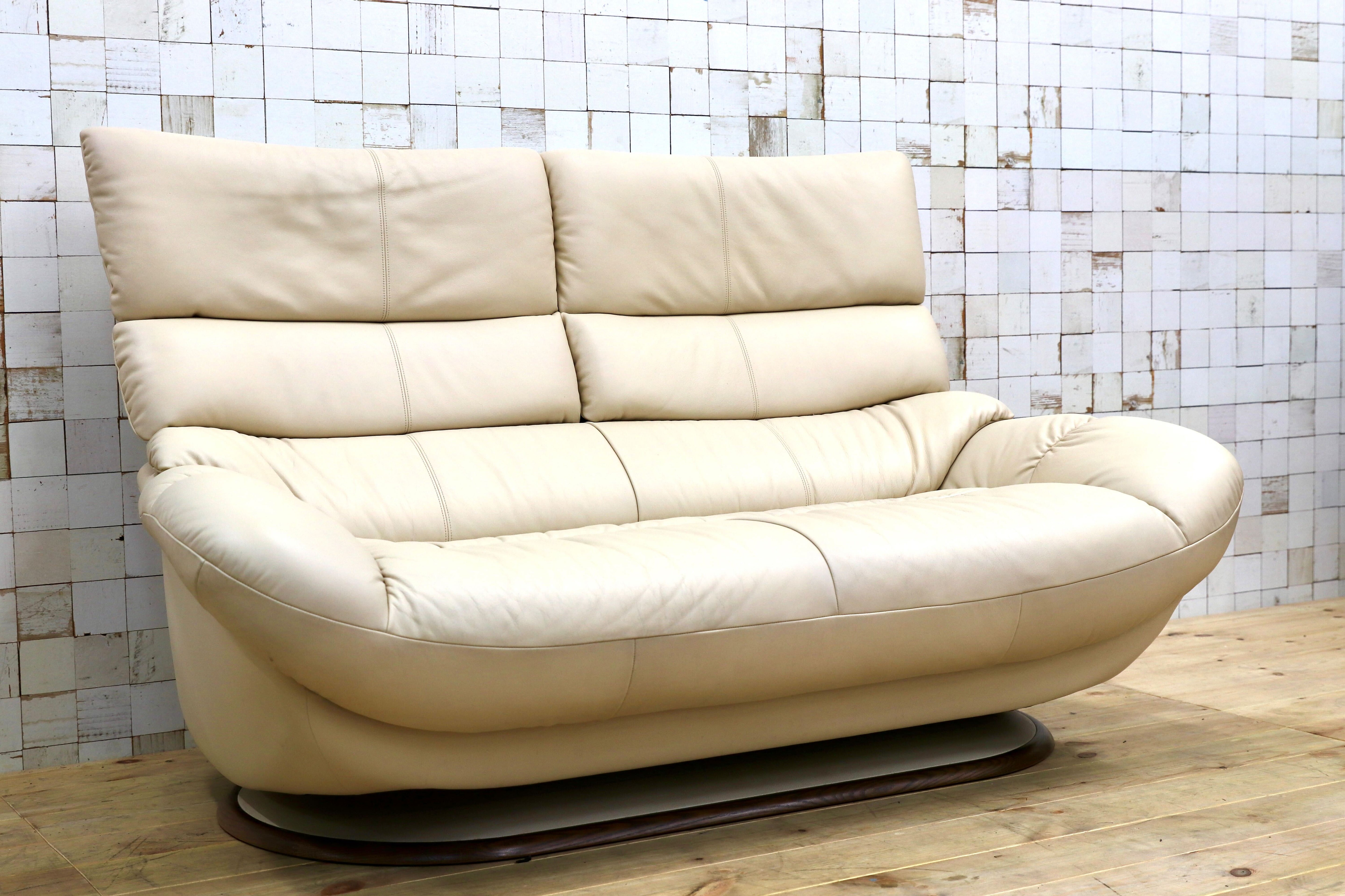 GMHN382○karimoku / カリモク ZT71シリーズ 2人掛けソファ ラブソファ 本革 ベージュ系 長椅子 国産家具 約21万