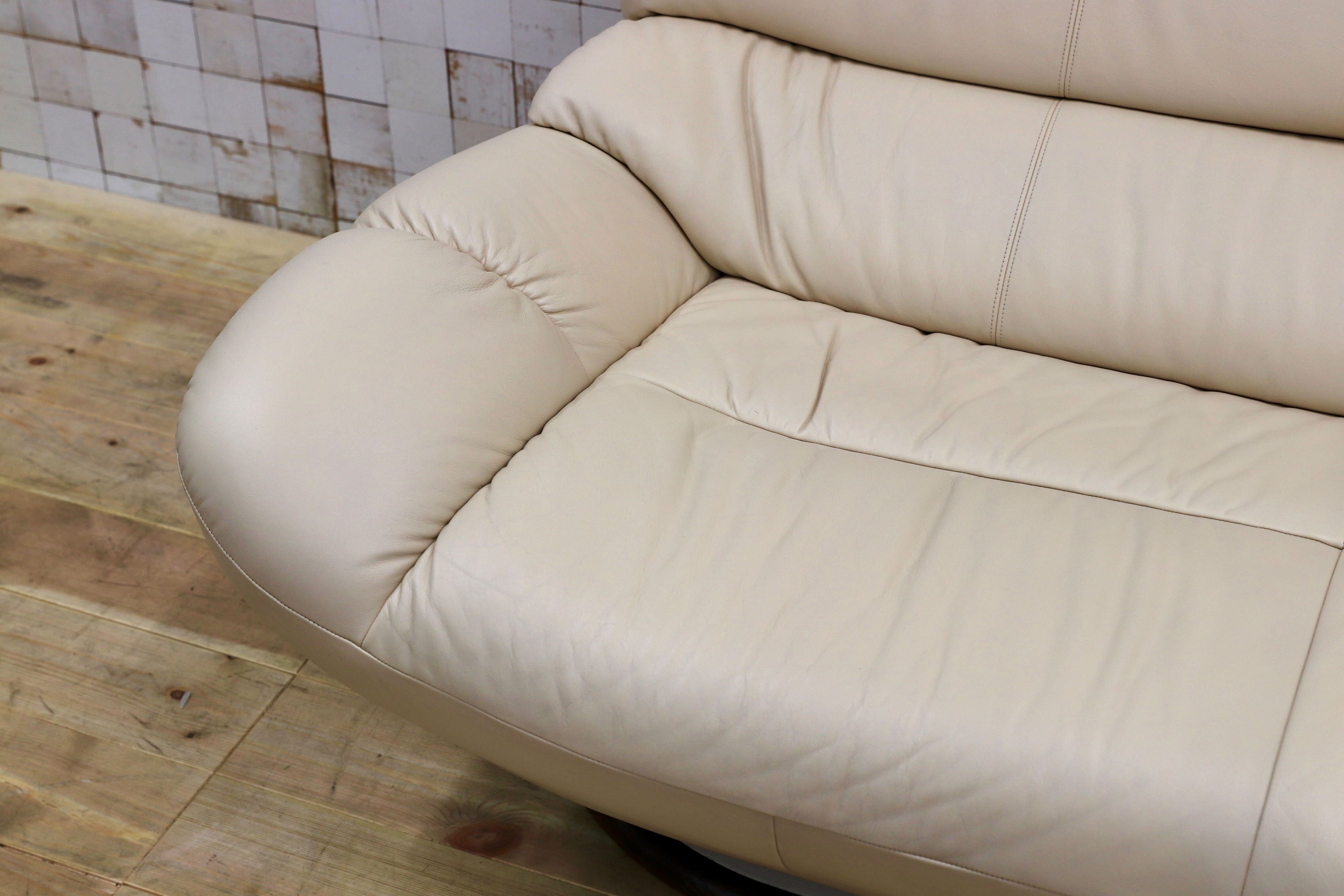 GMHN382○karimoku / カリモク ZT71シリーズ 2人掛けソファ ラブソファ 本革 ベージュ系 長椅子 国産家具 約21万