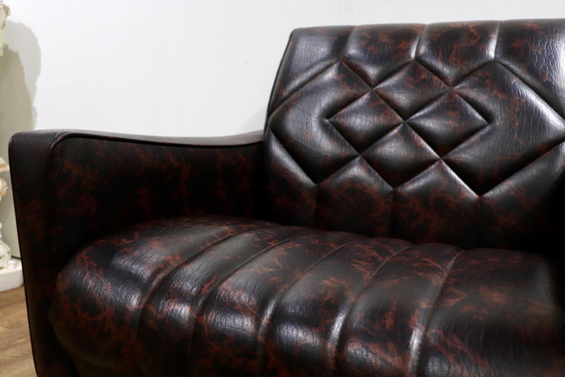 GMHN251B○karimoku / カリモク 1人掛けソファ シングルソファ ロビーチェア 椅子 合皮 ブラウン マーブル 応接 レトロ ヴィンテージ