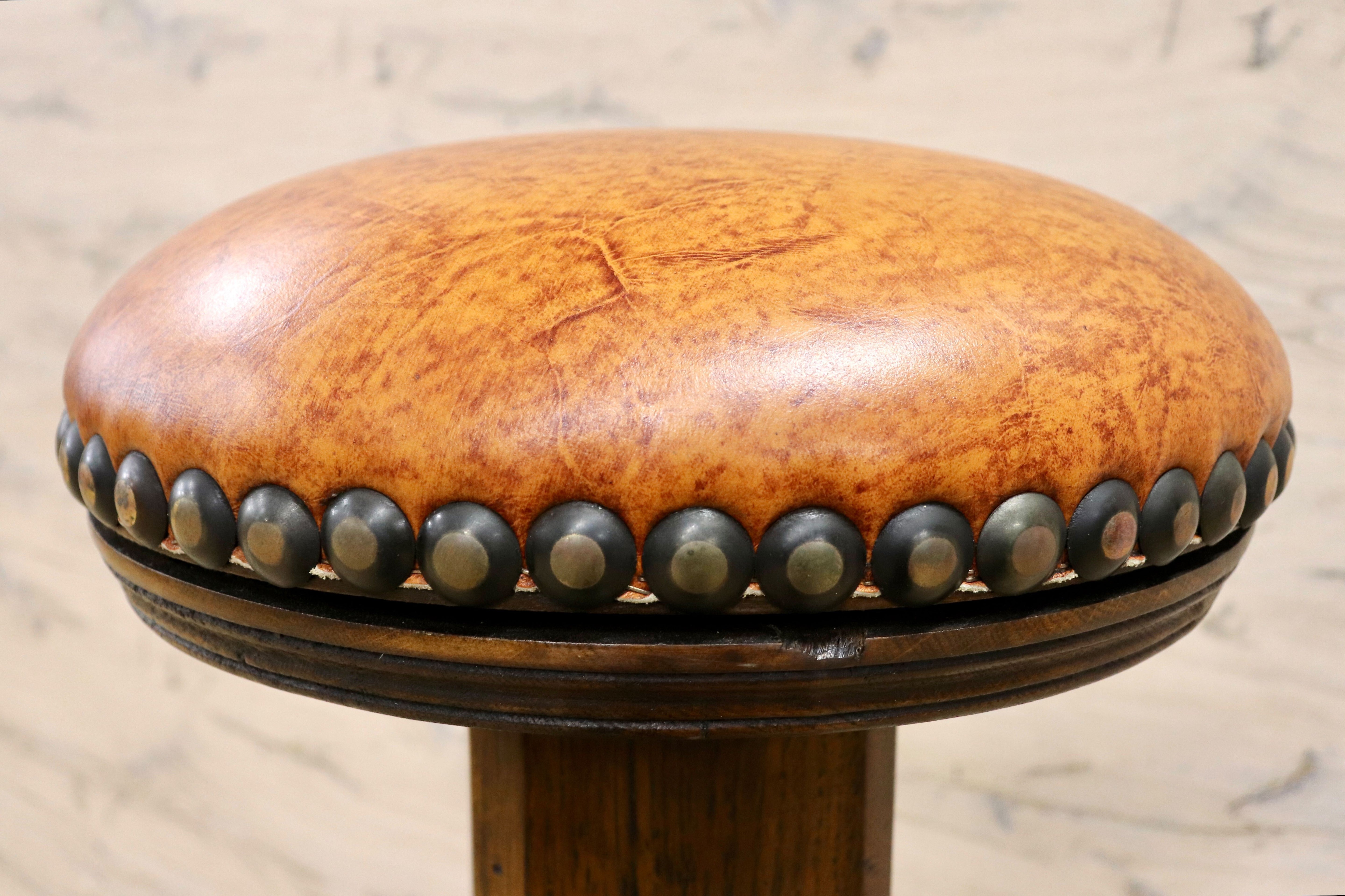 GMIK7C○スペイン製 カスティリアンスタイル バースツール ハイチェア カウンター 回転式 椅子 オーク 本革 アンティーク ヴィンテージ