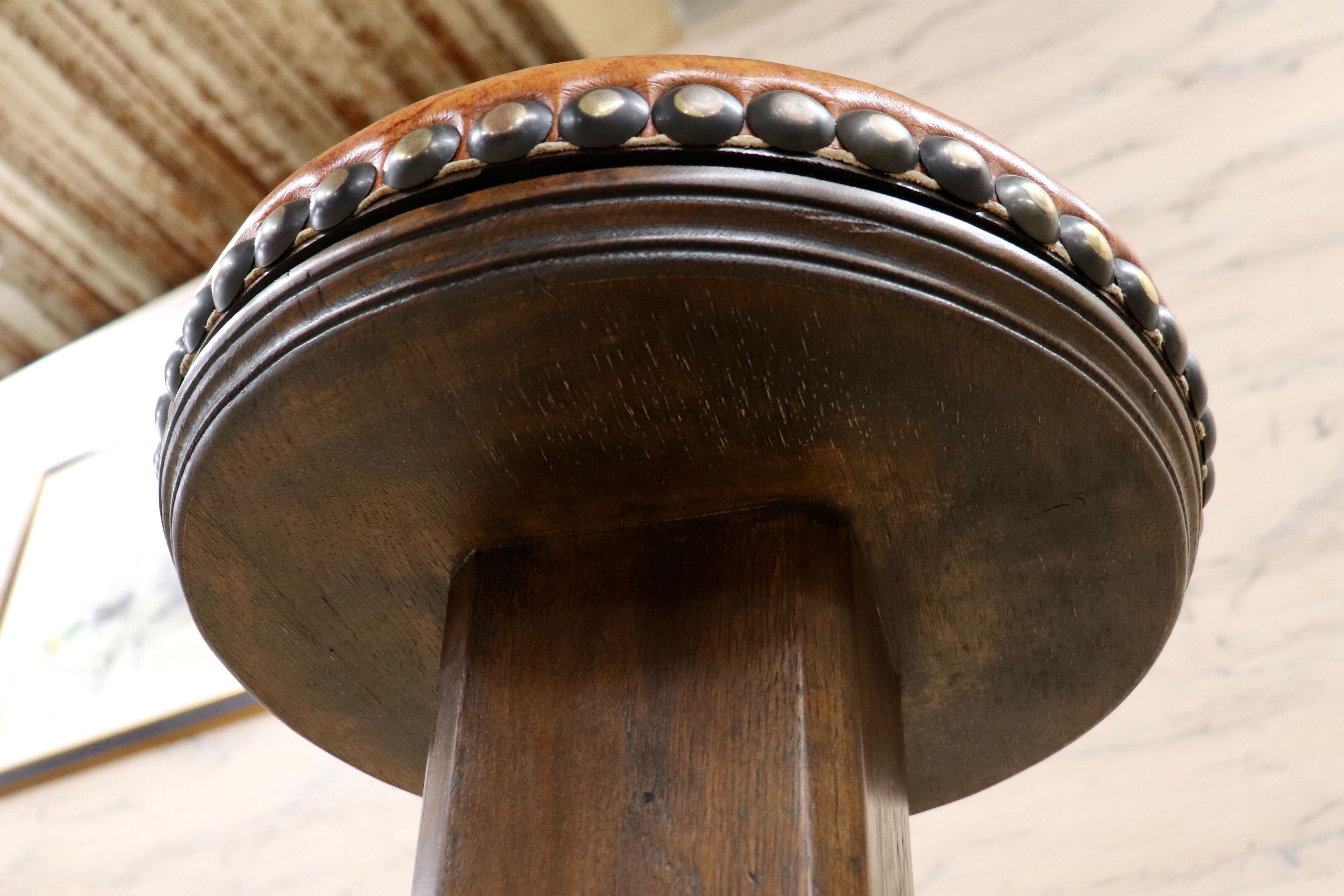 GMIK7C○スペイン製 カスティリアンスタイル バースツール ハイチェア カウンター 回転式 椅子 オーク 本革 アンティーク ヴィンテージ