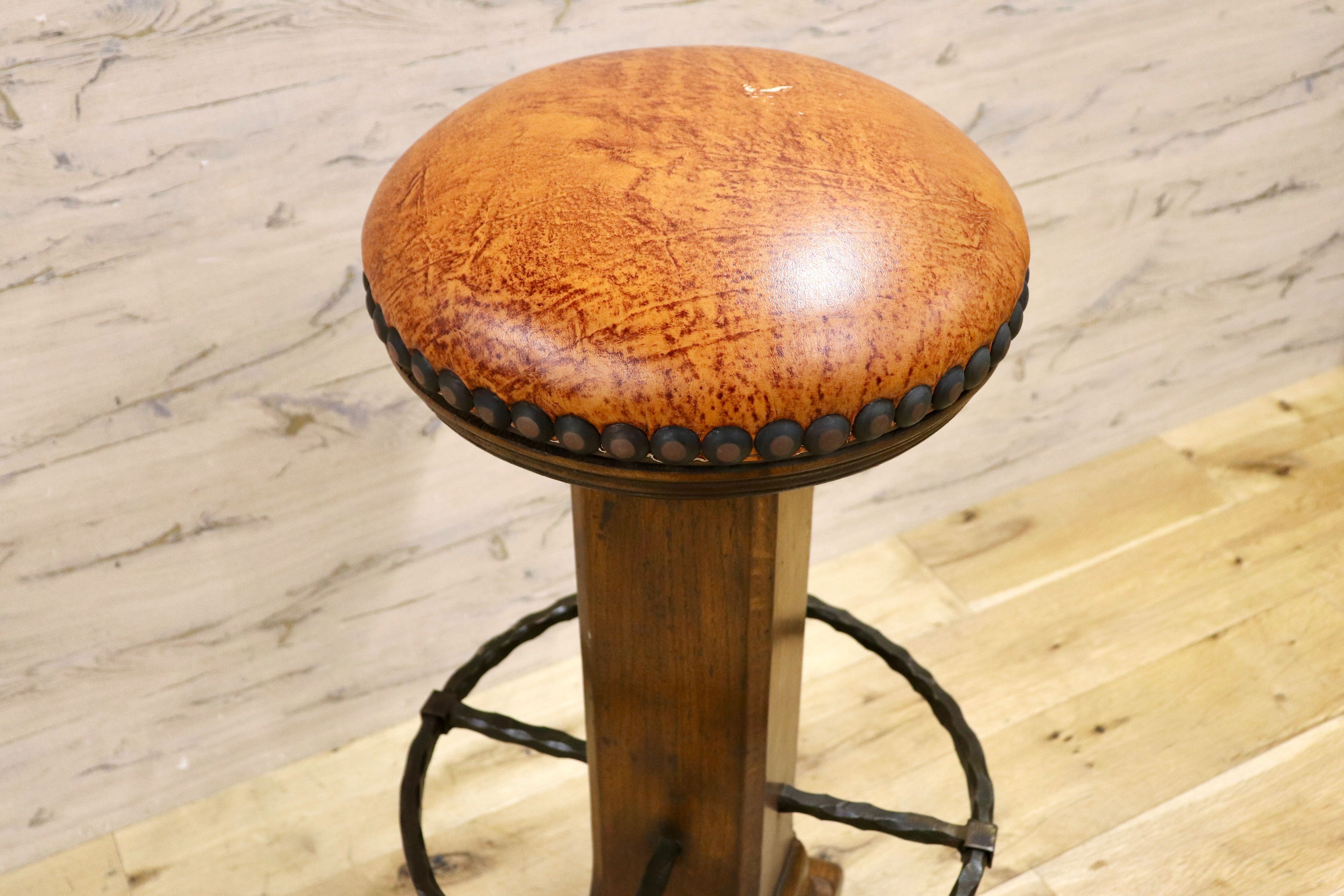 GMIK7D○スペイン製 カスティリアンスタイル バースツール ハイチェア カウンター 回転式 椅子 オーク 本革 アンティーク ヴィンテージ