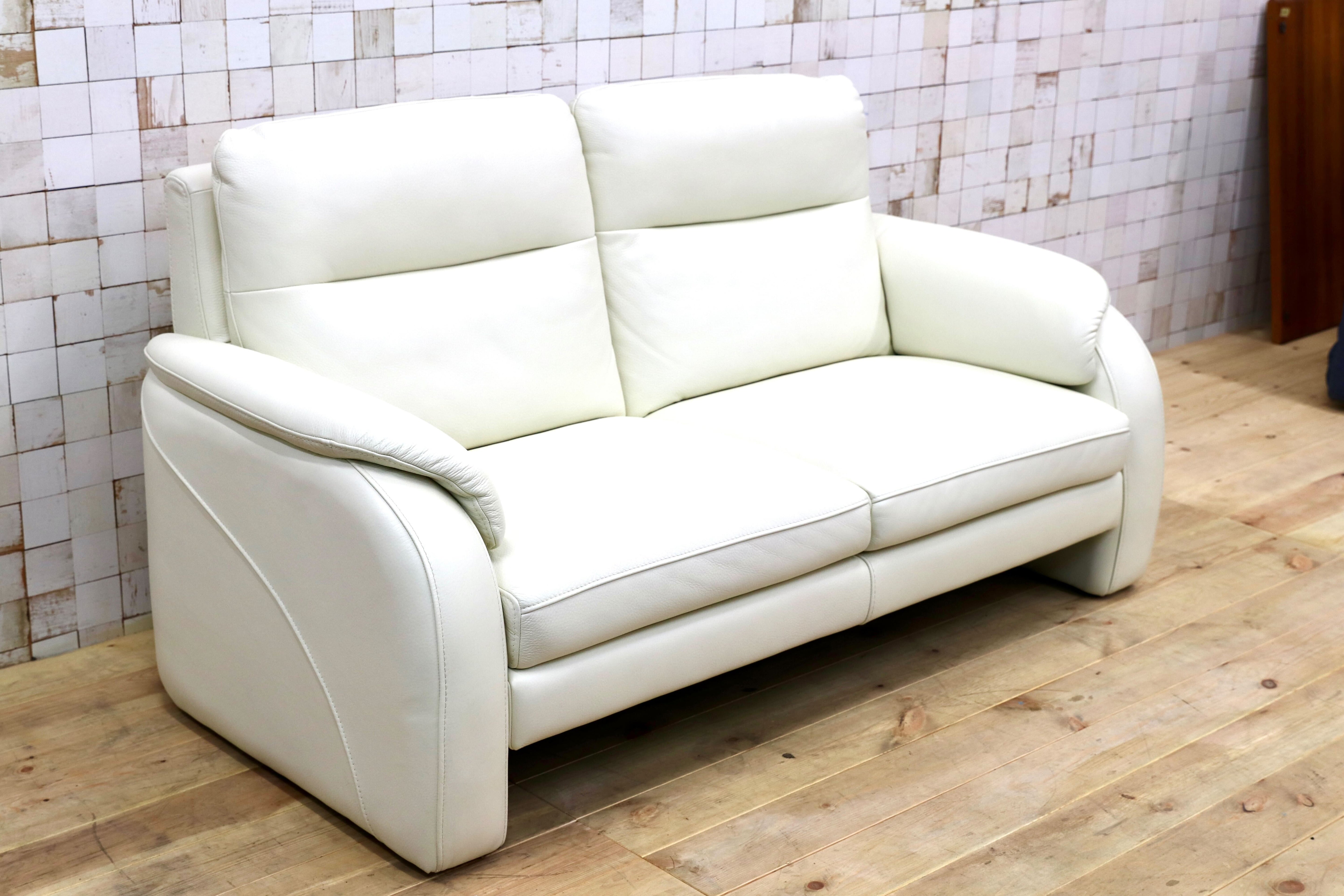 GMHS540○KELVIN GIORMANI / ケルビンジョルマーニ 2人掛けソファ ラブソファ 長椅子 ホワイト ドイツ 総本革 モダン 高級