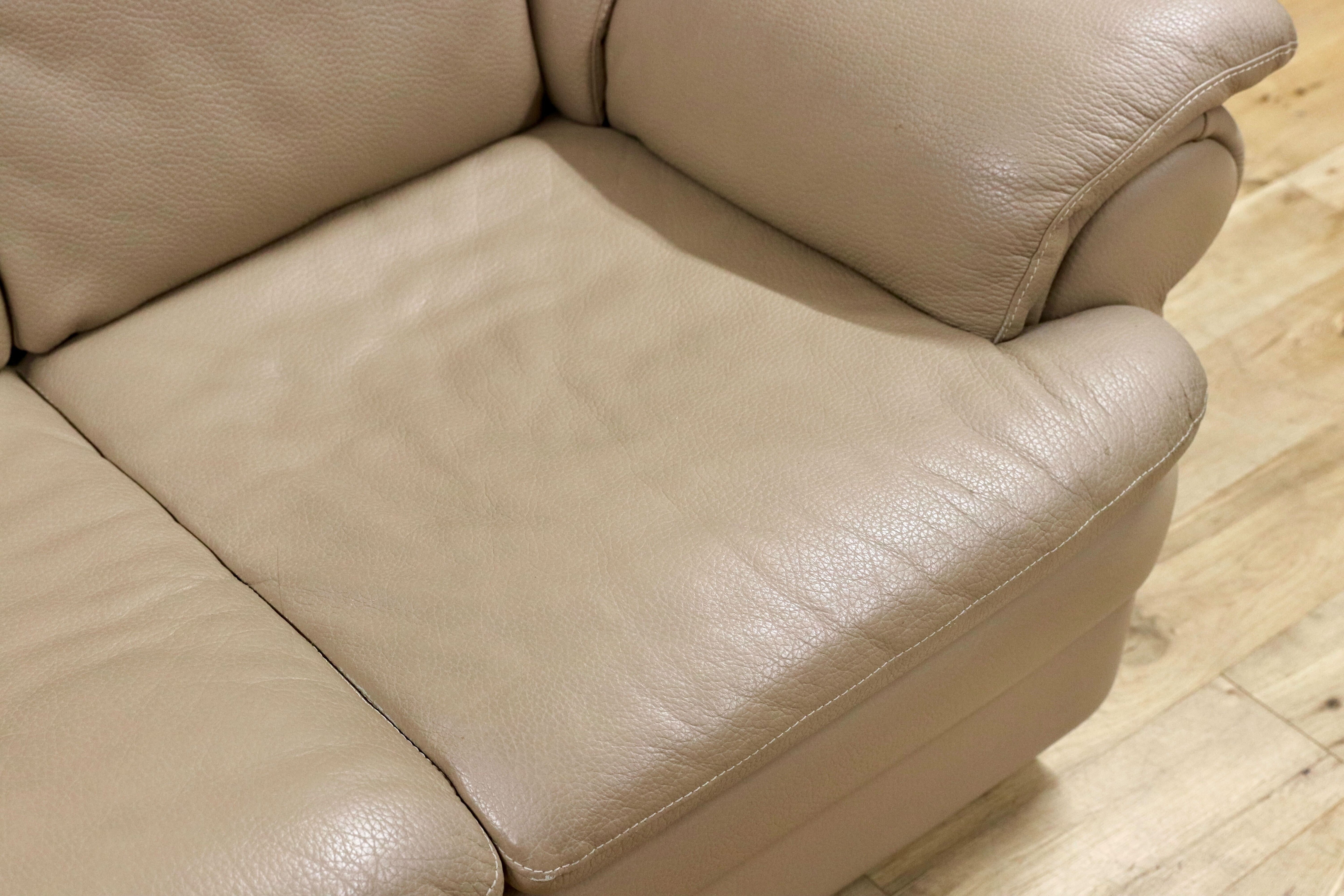 GMHS573○IDC大塚家具 L/S Comfort-04 2人掛けソファ ラブソファ 長椅子 総本革 ベージュ モダン 家具 椅子