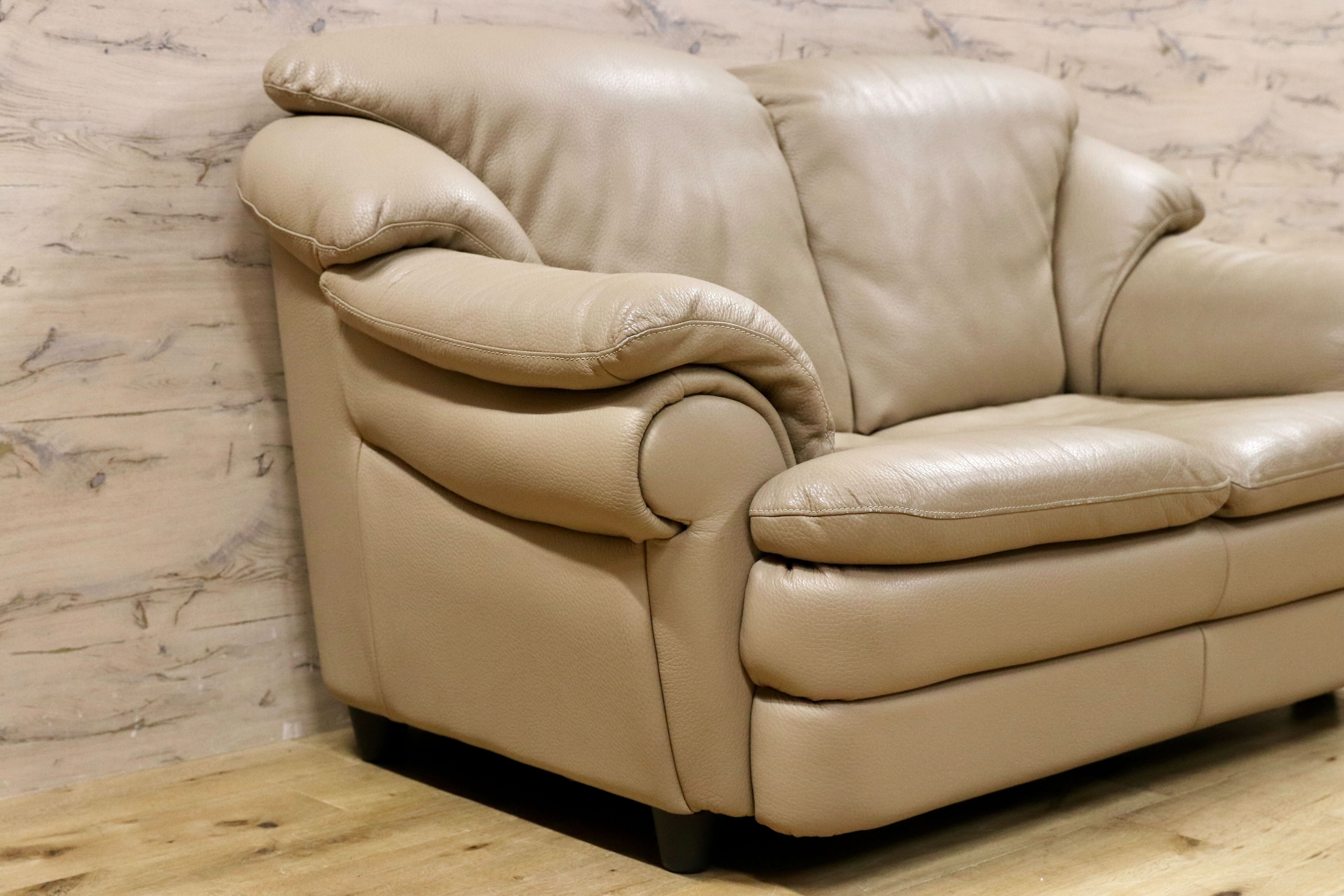 GMHS573○IDC大塚家具 L/S Comfort-04 2人掛けソファ ラブソファ 長椅子 総本革 ベージュ モダン 家具 椅子