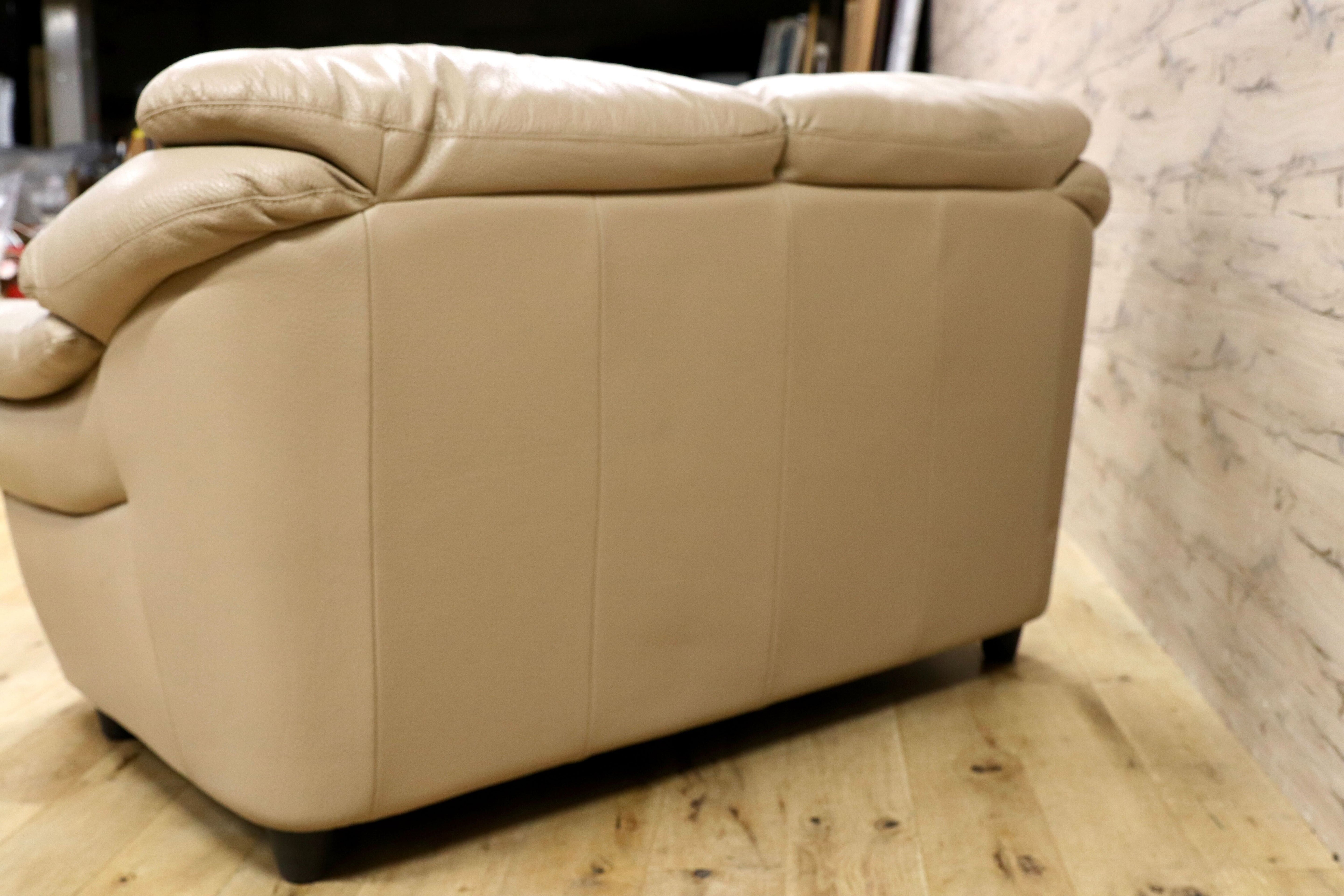 GMHS573○IDC大塚家具 L/S Comfort-04 2人掛けソファ ラブソファ 長椅子 総本革 ベージュ モダン 家具 椅子