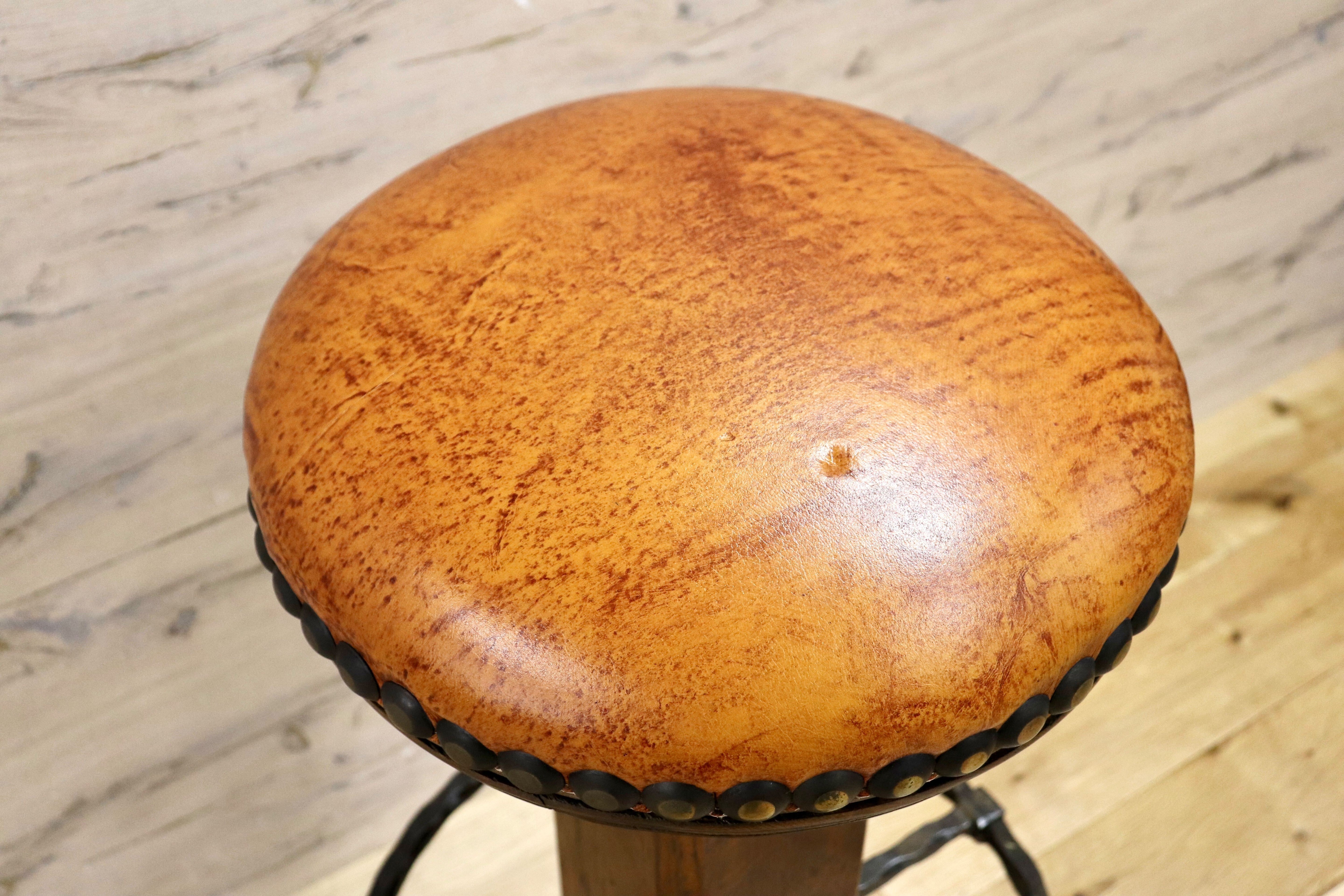 GMIK7G○スペイン製 カスティリアンスタイル バースツール ハイチェア カウンター 回転式 椅子 オーク 本革 アンティーク ヴィンテージ