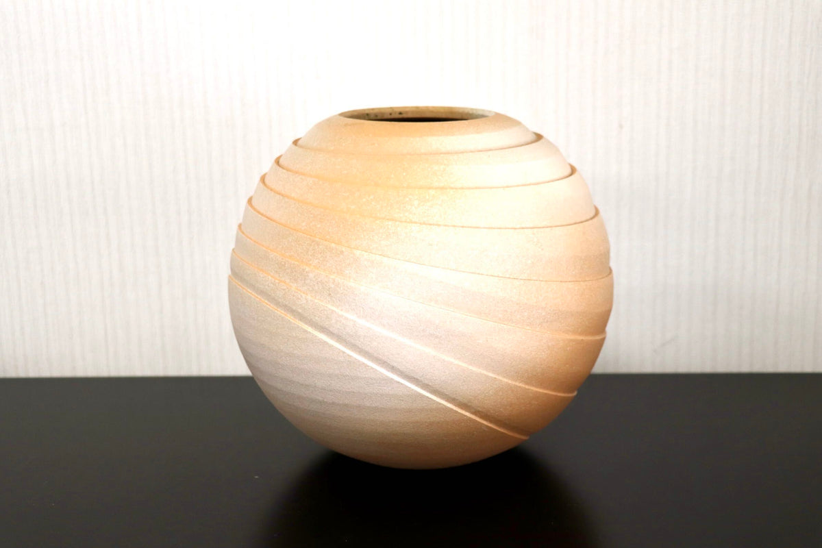 GMJK374Q○信楽焼 兼山窯 斜線彫丸花瓶 花器 飾り壺 置物 インテリア オブジェ 伝統工芸 陶器 和モダン