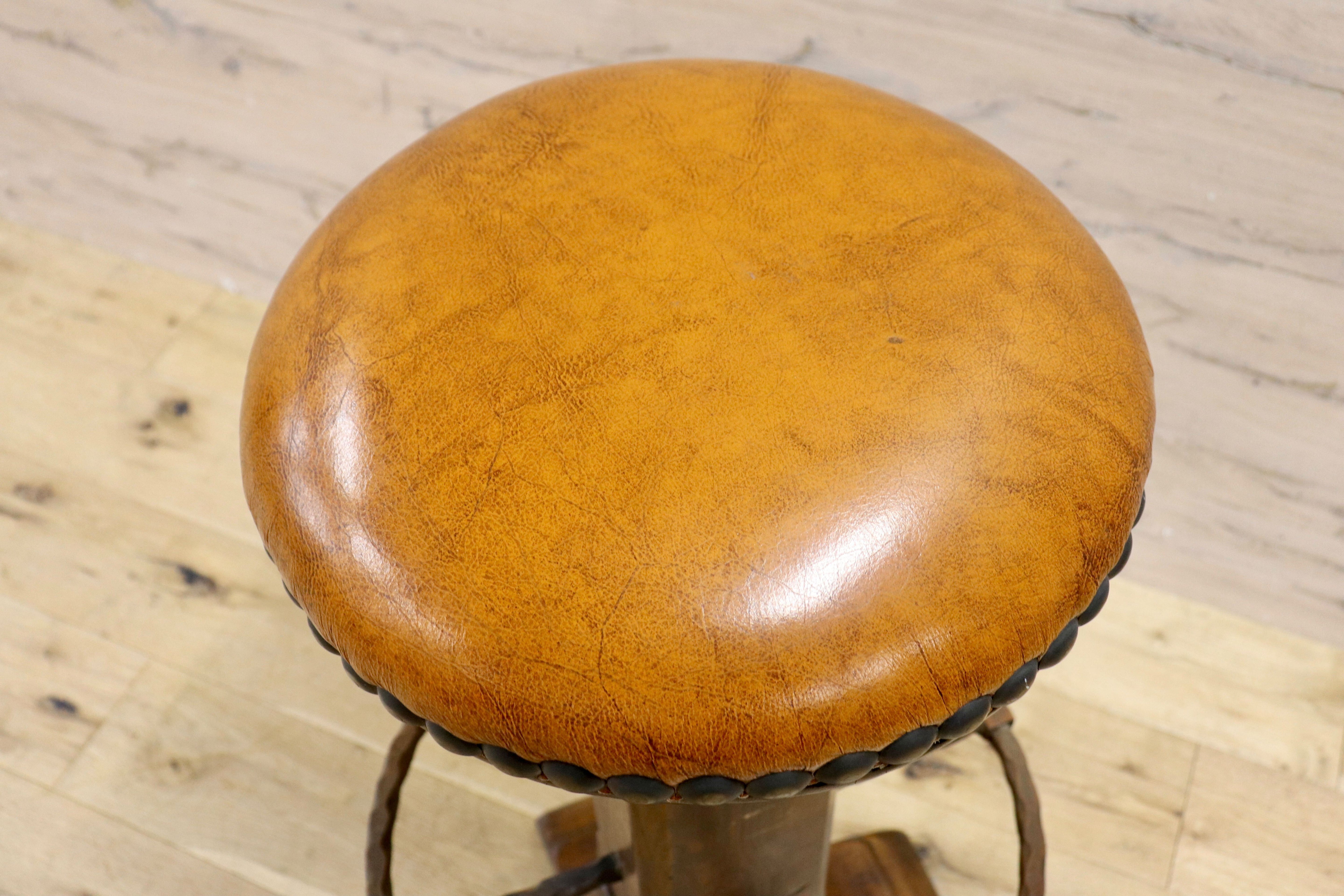 GMIK7H○スペイン製 カスティリアンスタイル バースツール ハイチェア カウンター 回転式 椅子 オーク 本革 アンティーク ヴィンテージ