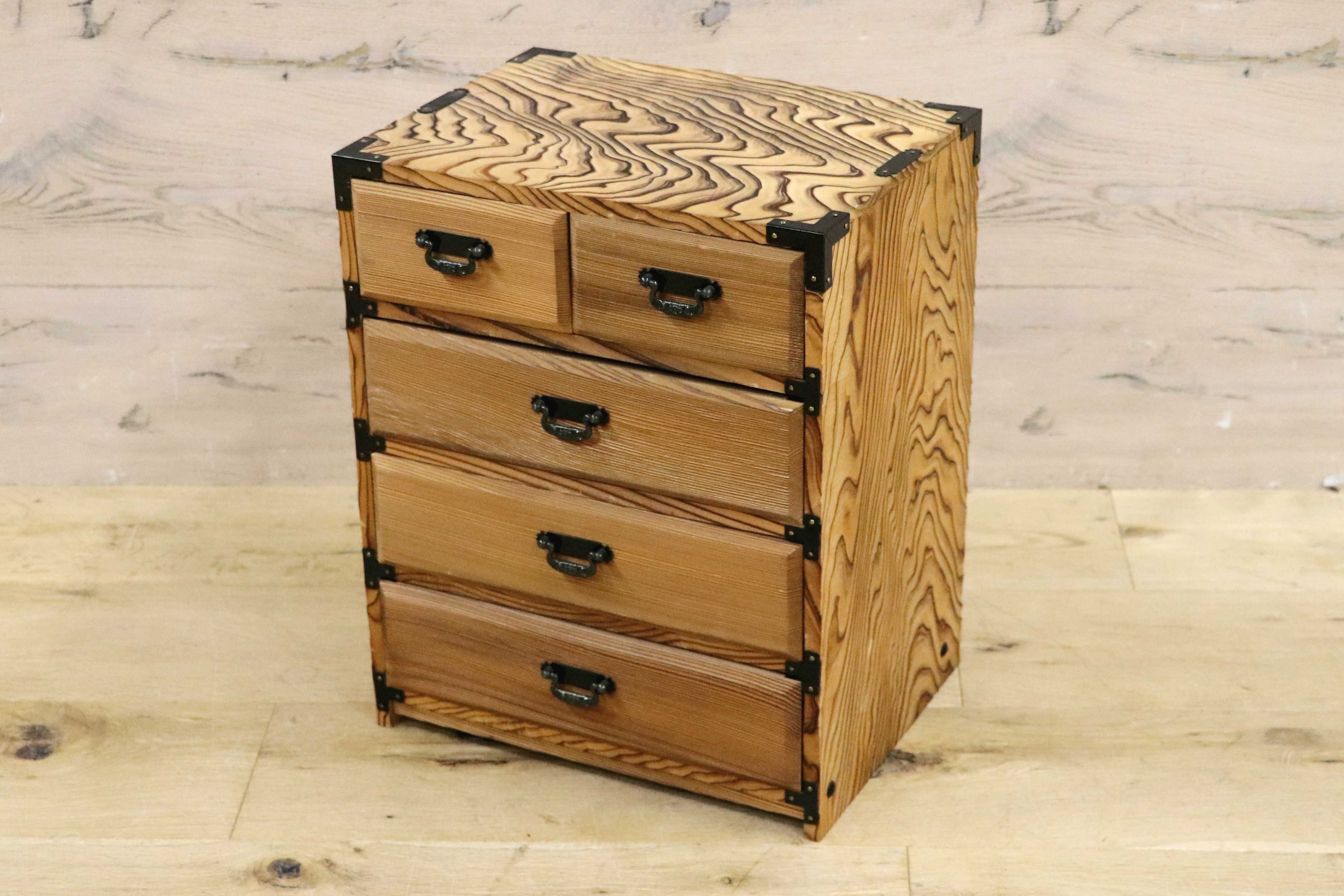 GMIH311B○昭和レトロ 和モダン アンティーク 和風 和家具 焼杉 小箪笥 小引き出し 小物入れ 収納箱 針箱 薬箱 チェスト 木製 4段 美品