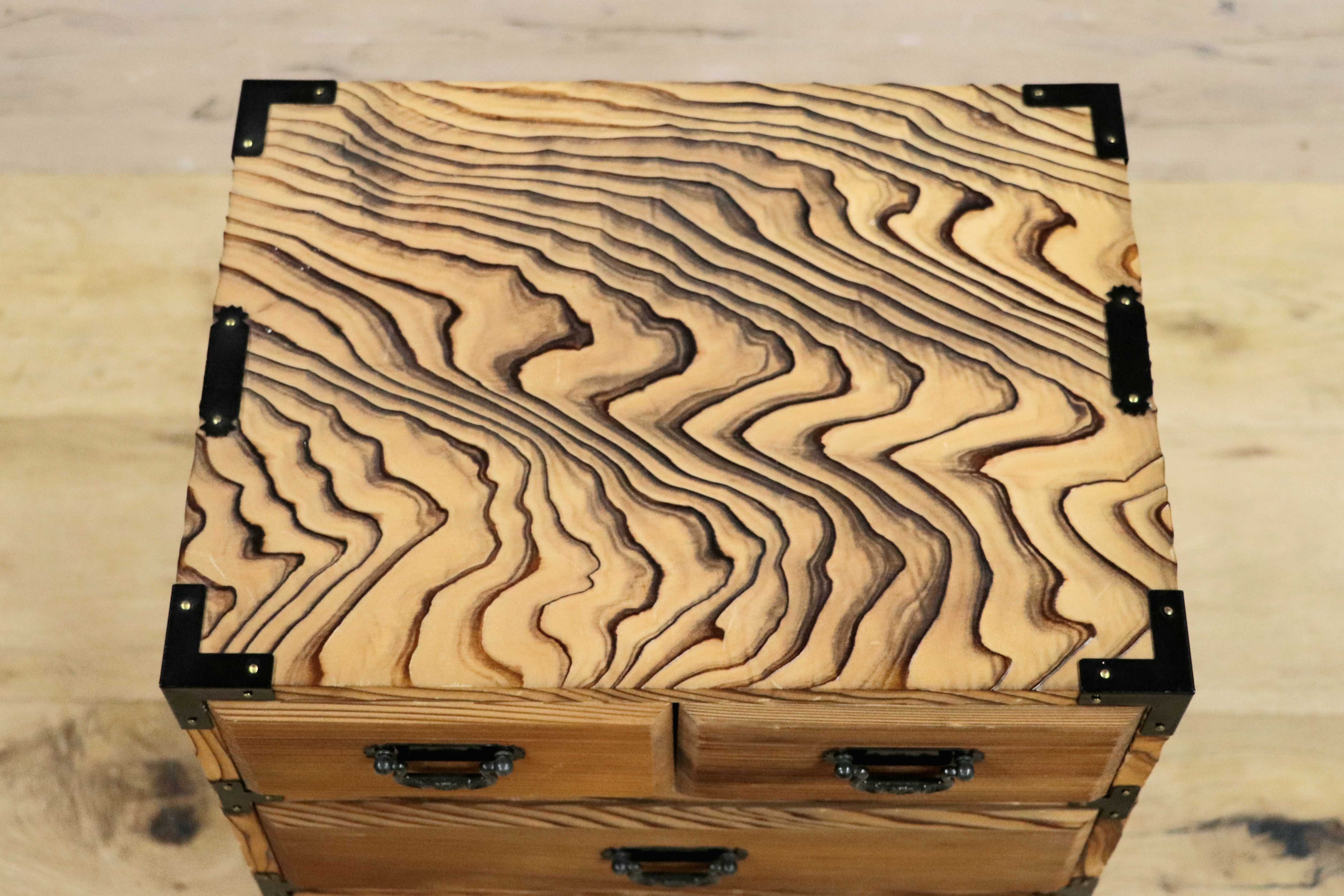 GMIH311B○昭和レトロ 和モダン アンティーク 和風 和家具 焼杉 小箪笥 小引き出し 小物入れ 収納箱 針箱 薬箱 チェスト 木製 4段 美品