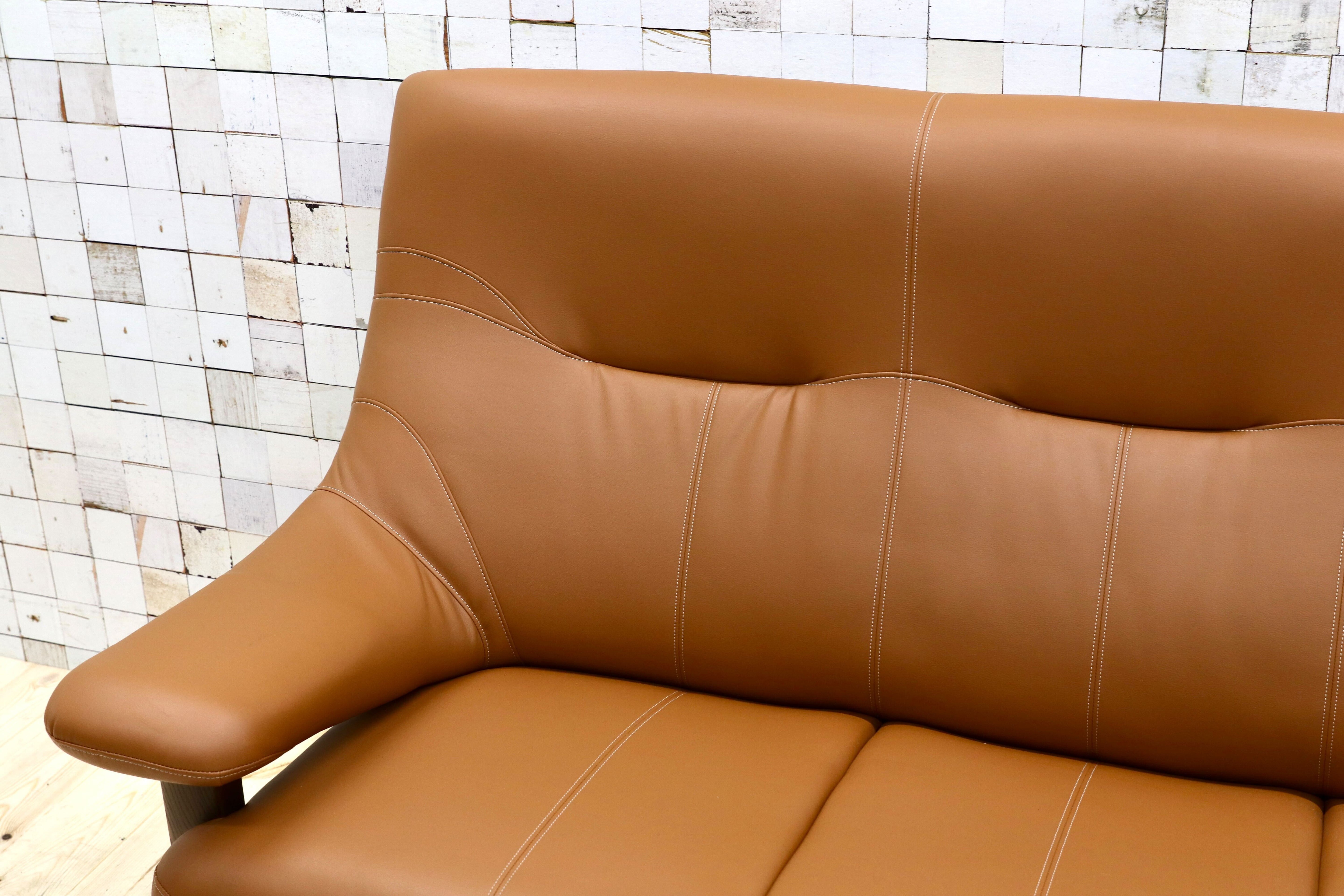 GMFK776○アサヒ木工 / 朝日 VARIE バリエ 3人掛けソファ トリプルソファ ソフトレザー アッシュ材 定価25.7万 展示B品