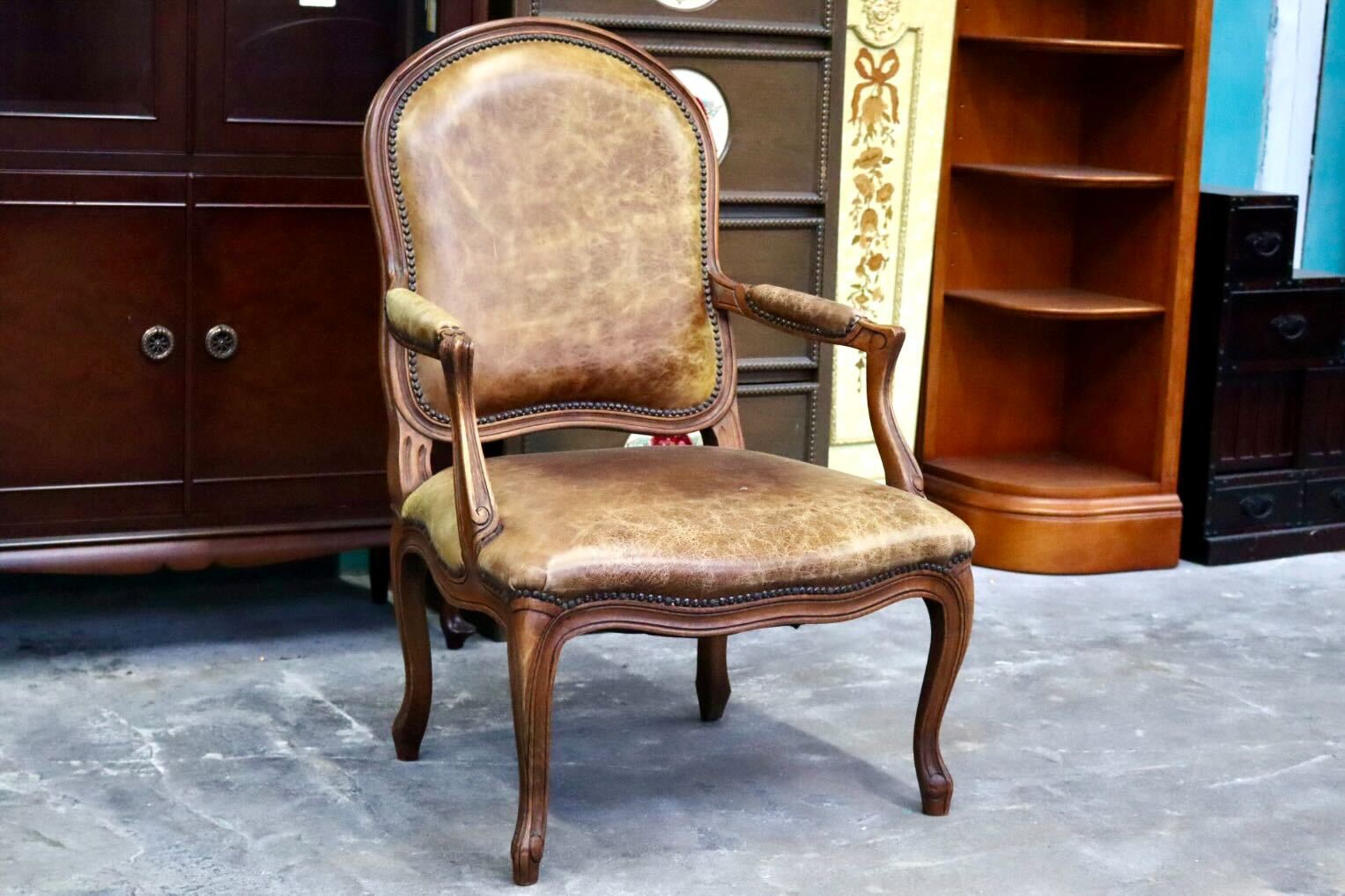 GMIH360○ダイニングチェア アームチェア 1人掛けソファ 椅子 本革 無垢材 猫脚 フレンチスタイル ヴィンテージ クラシック
