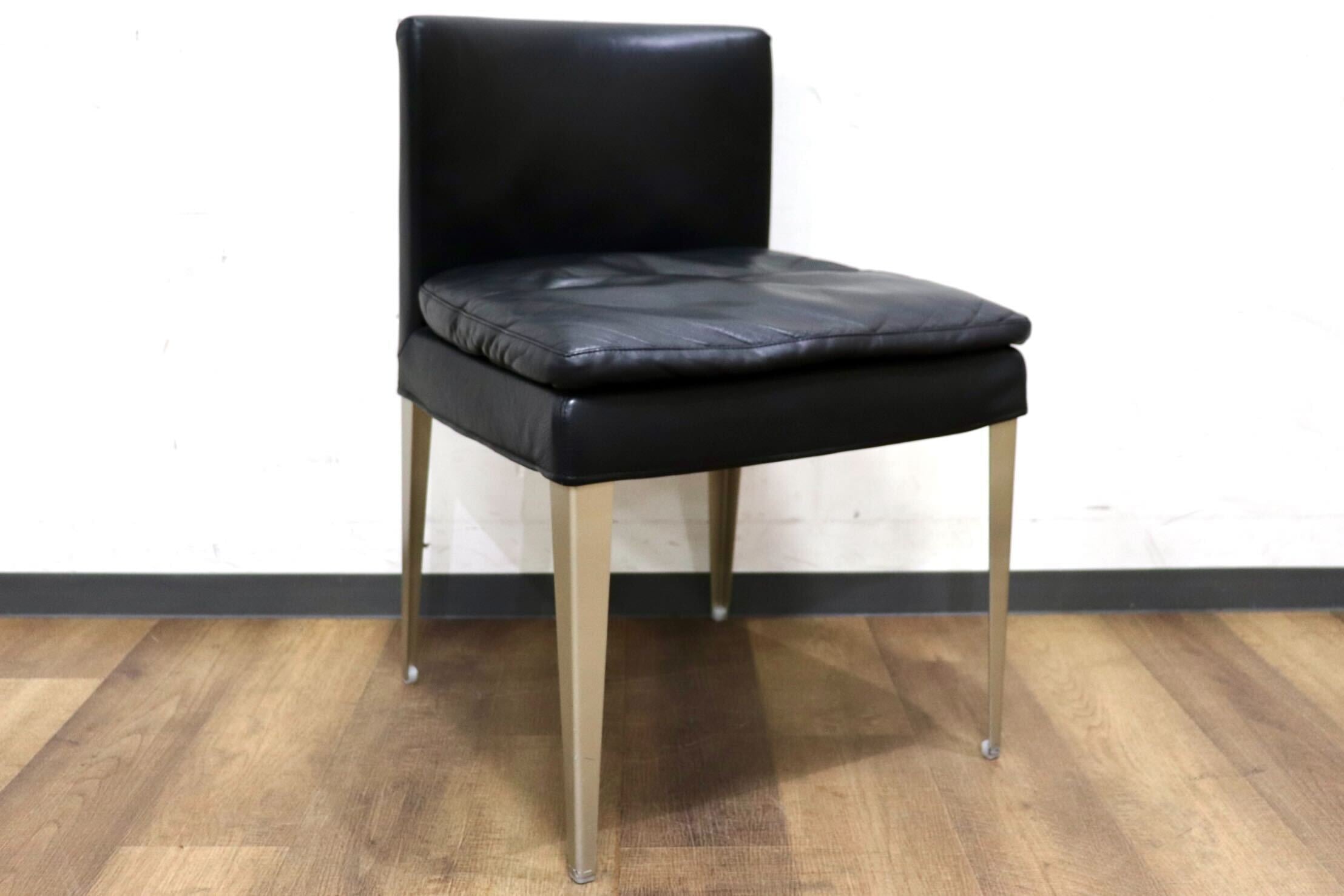 GMIK252B○B&B ITALIA MAXALTOEUNICE ダイニングチェア 椅子 レザー ブラック アントニオ・チッテリオ イタリアモダン 定価28.5万~