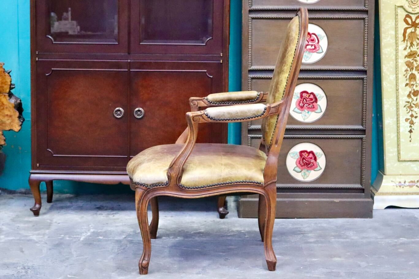 GMIH360○ダイニングチェア アームチェア 1人掛けソファ 椅子 本革 無垢材 猫脚 フレンチスタイル ヴィンテージ クラシック